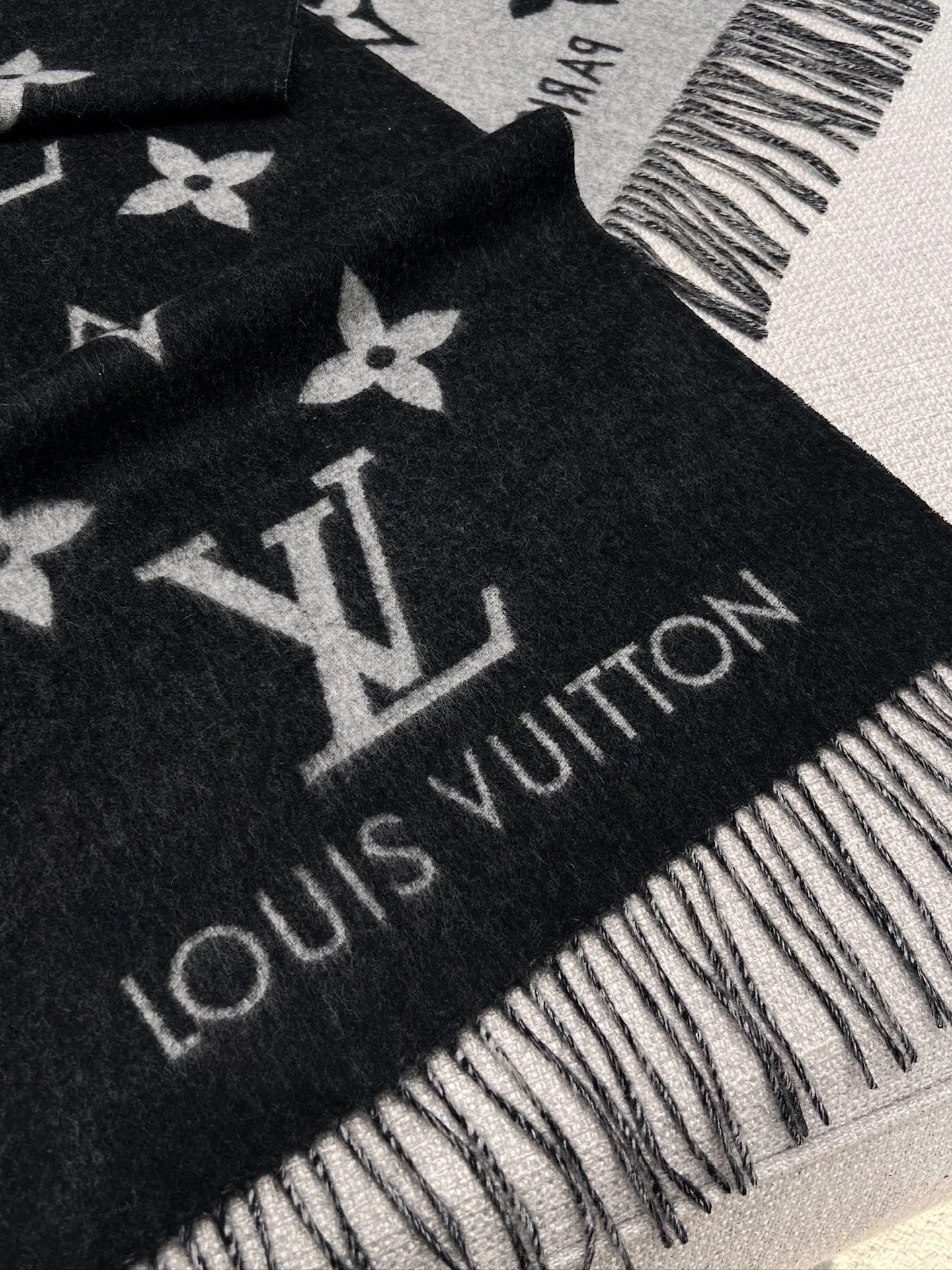 Шарфы Louis Vuitton 18210427