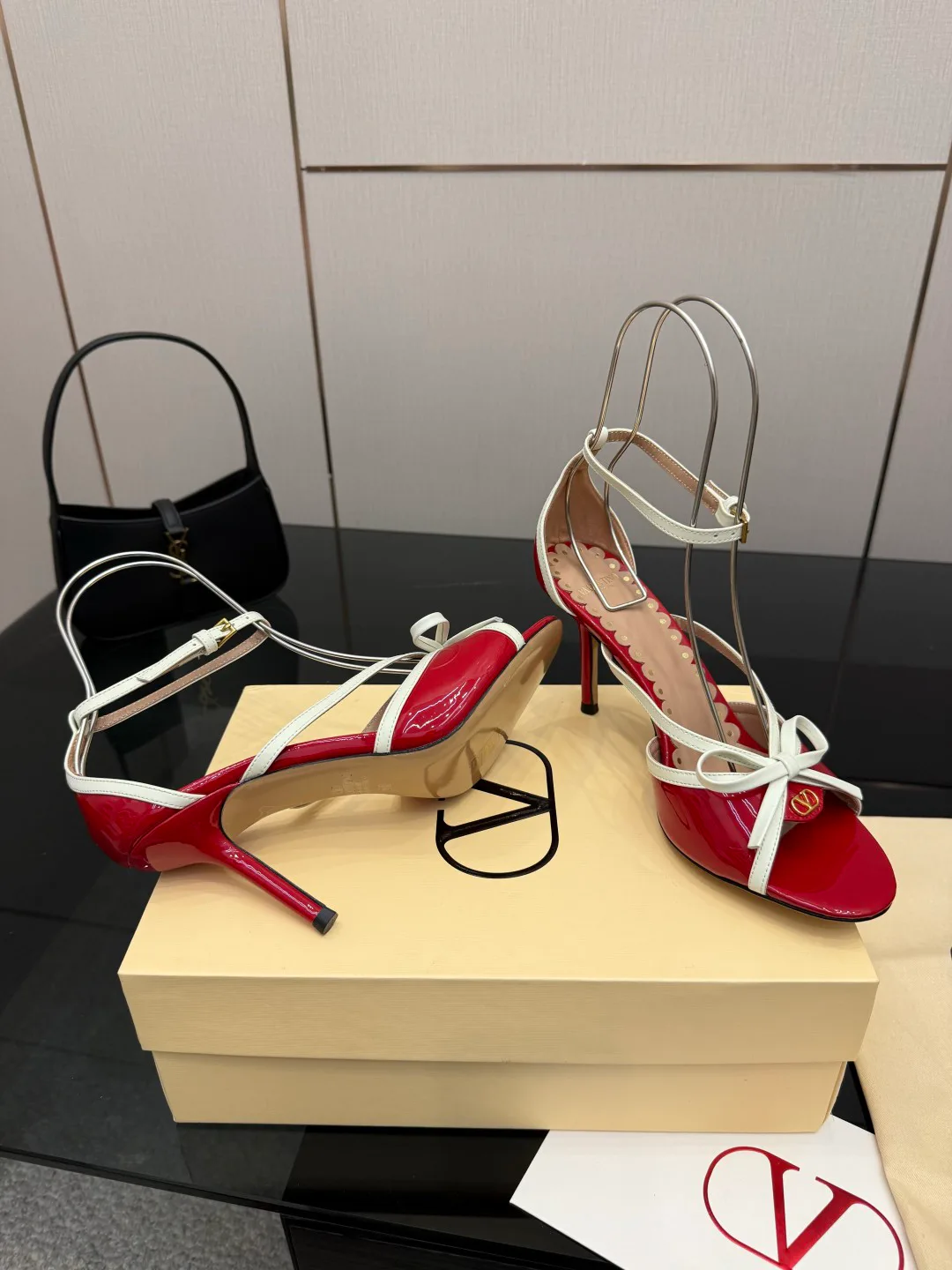 Босоножки Женские Valentino 11682319