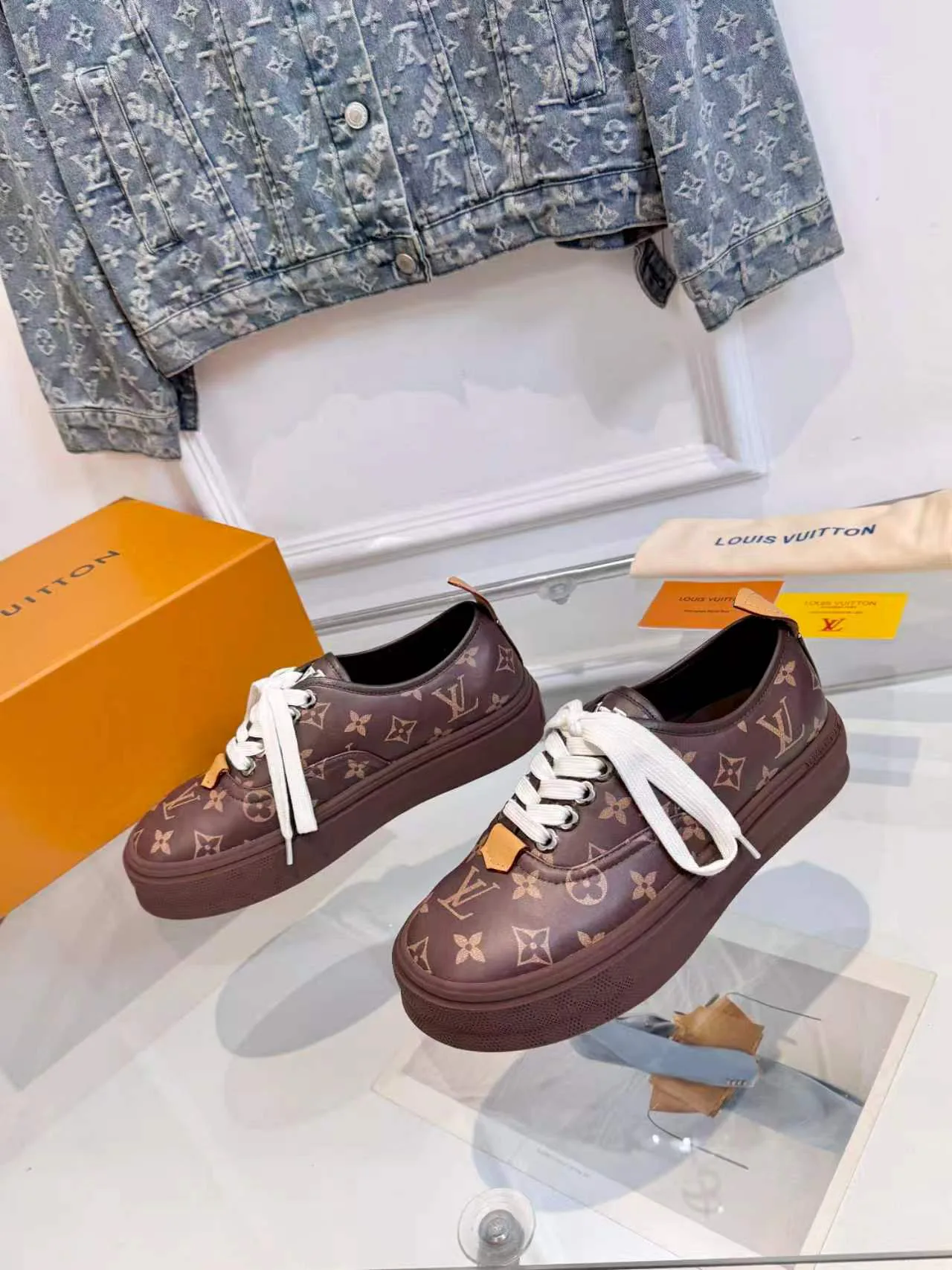 Кроссовки Женские Louis Vuitton 19526550