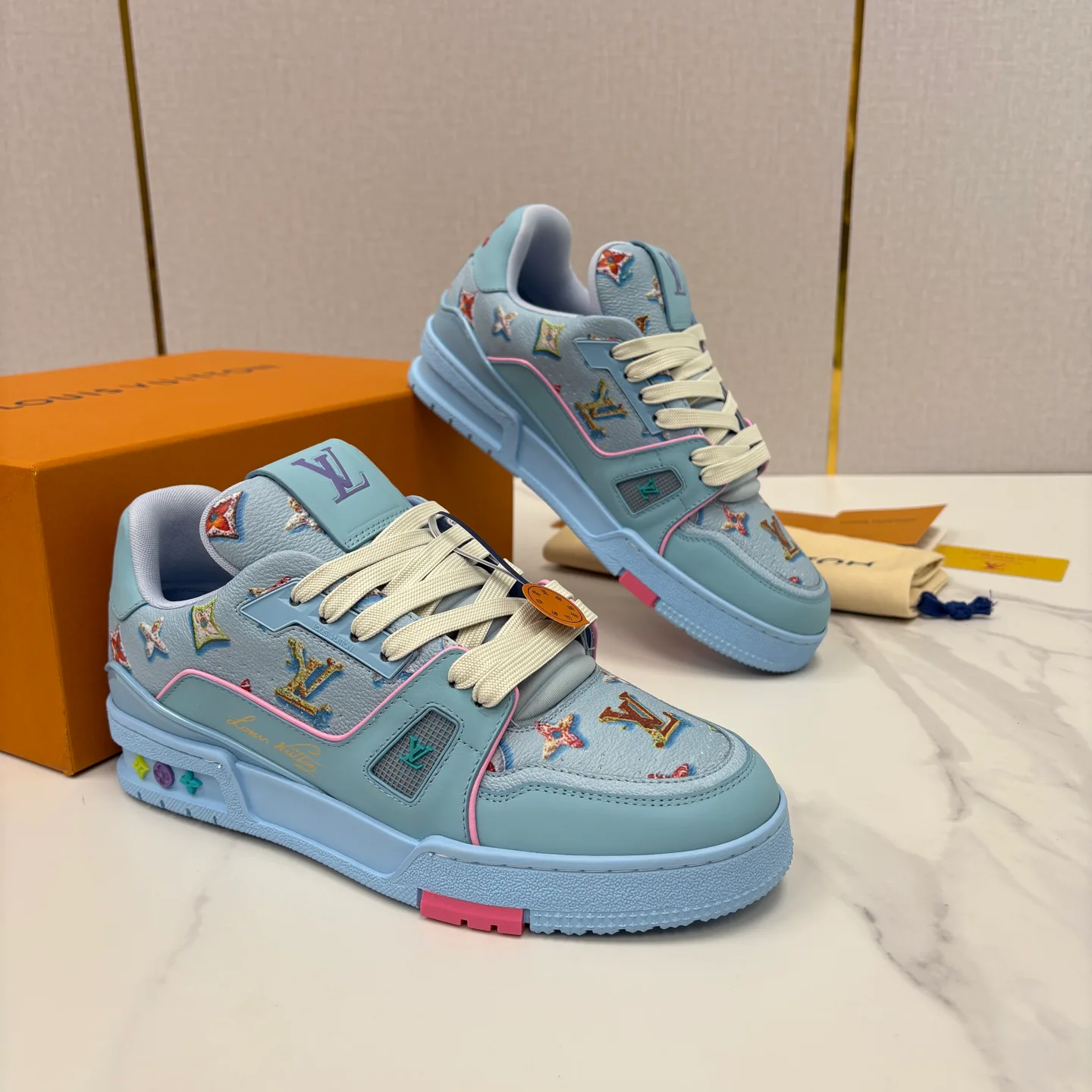 Кроссовки Женские Louis Vuitton 13140845