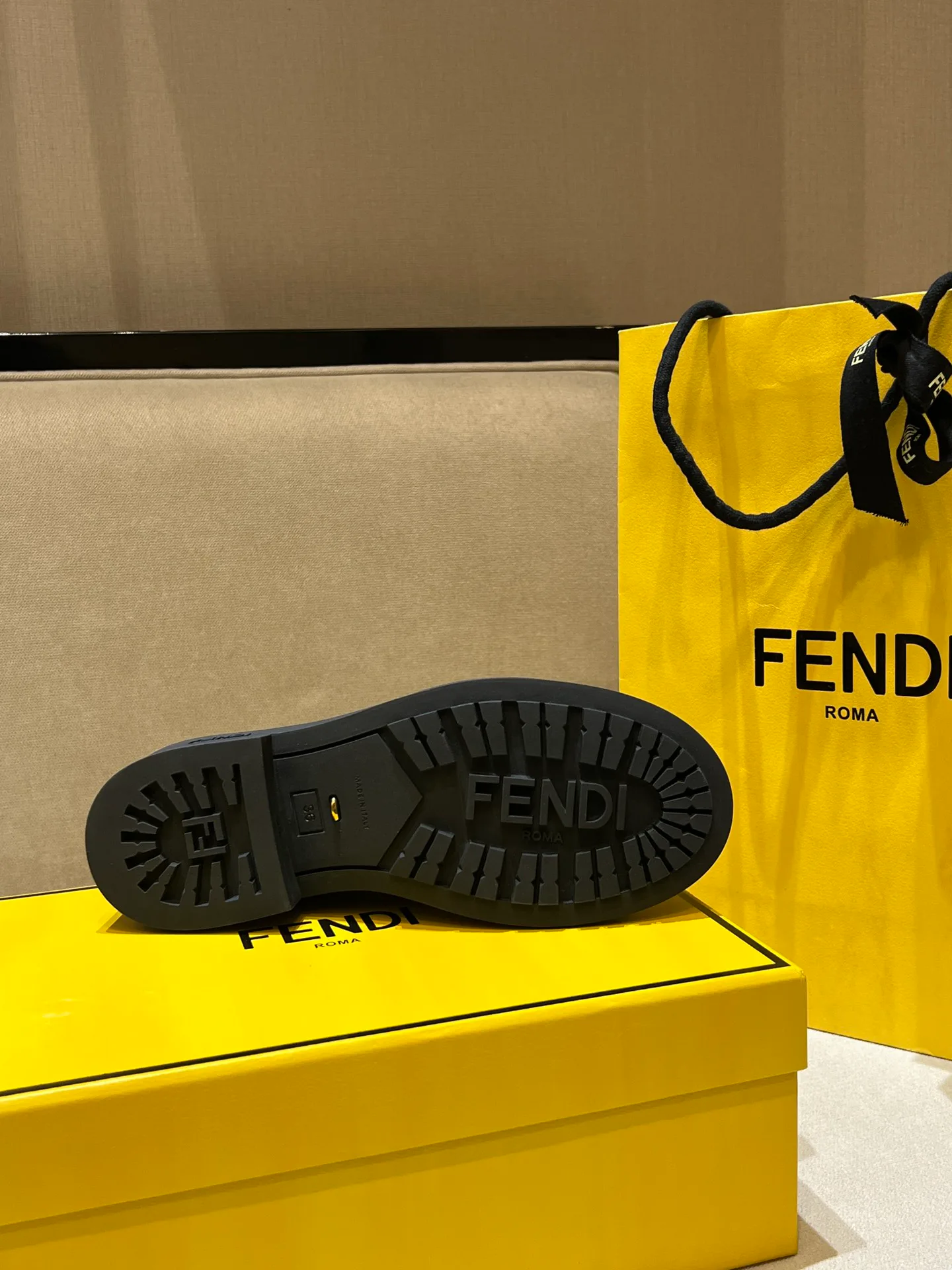 Лоферы Женские Fendi 139639
