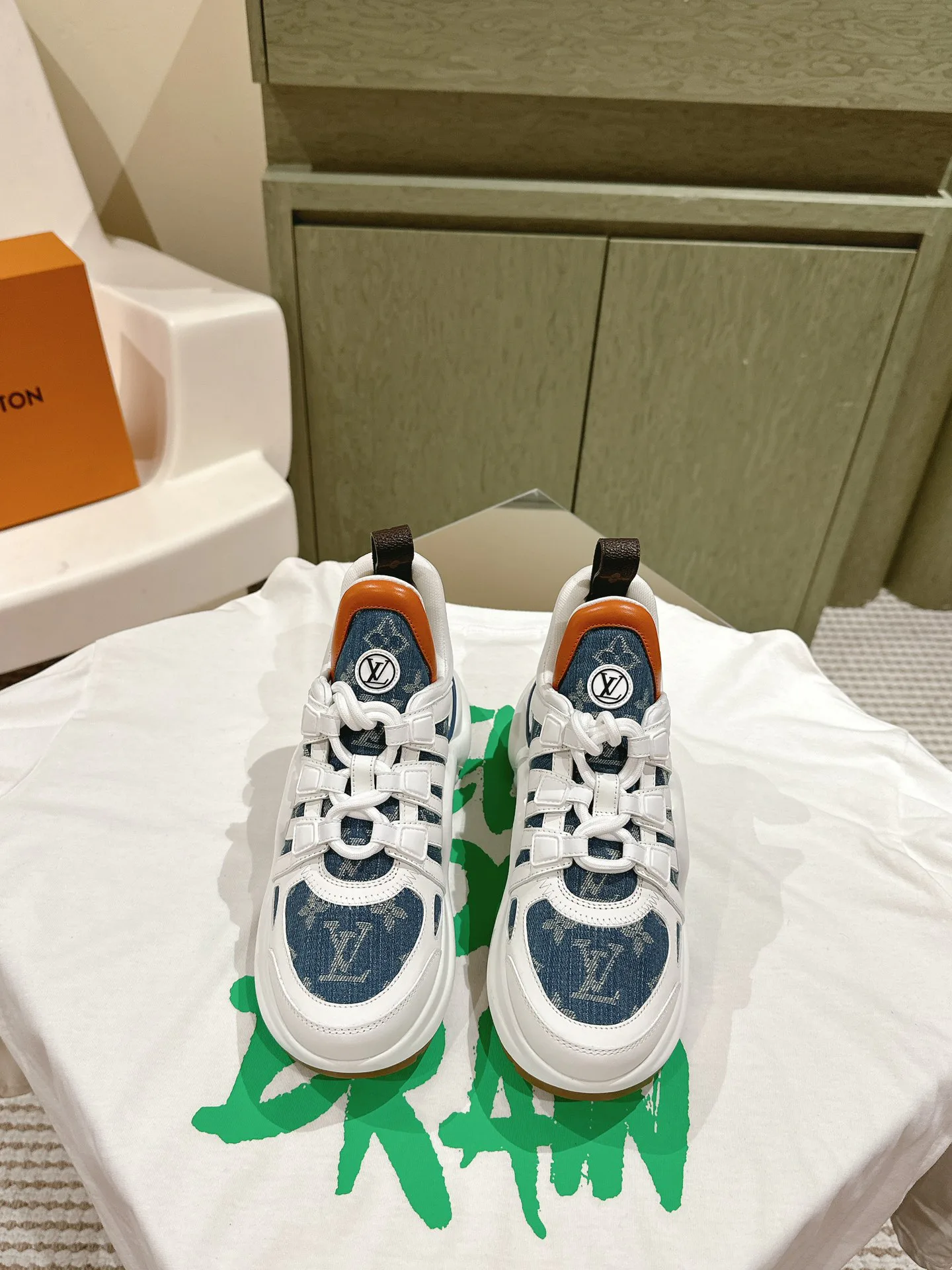 Кроссовки Женские Louis Vuitton 10840497