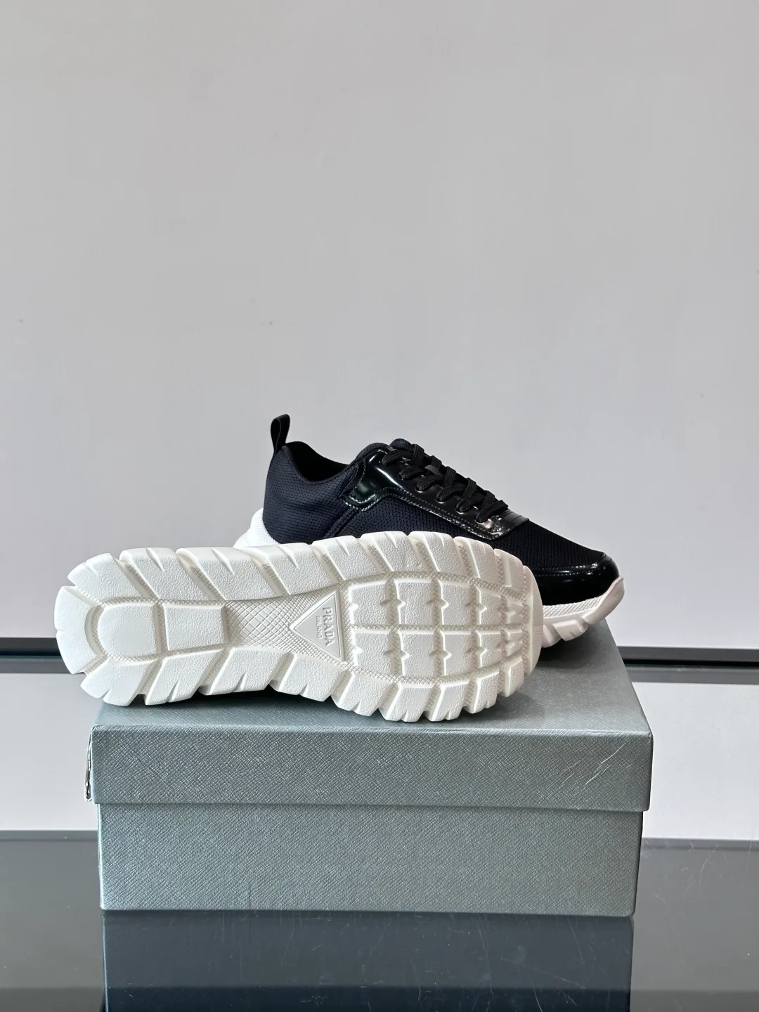 Кроссовки Женские Prada 17328735
