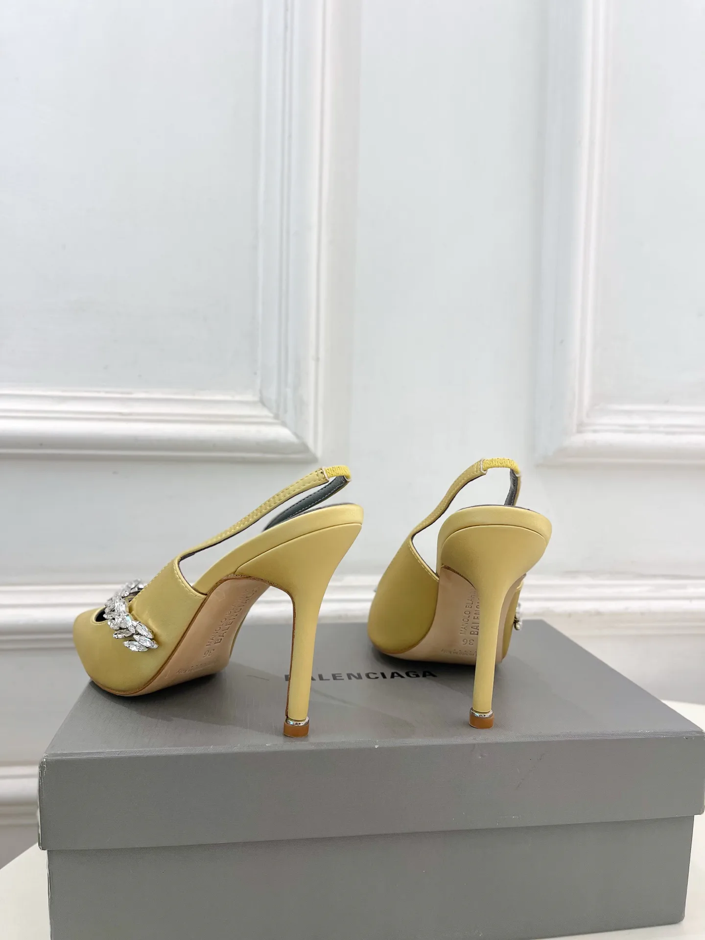 Босоножки Женские Balenciaga 17506914