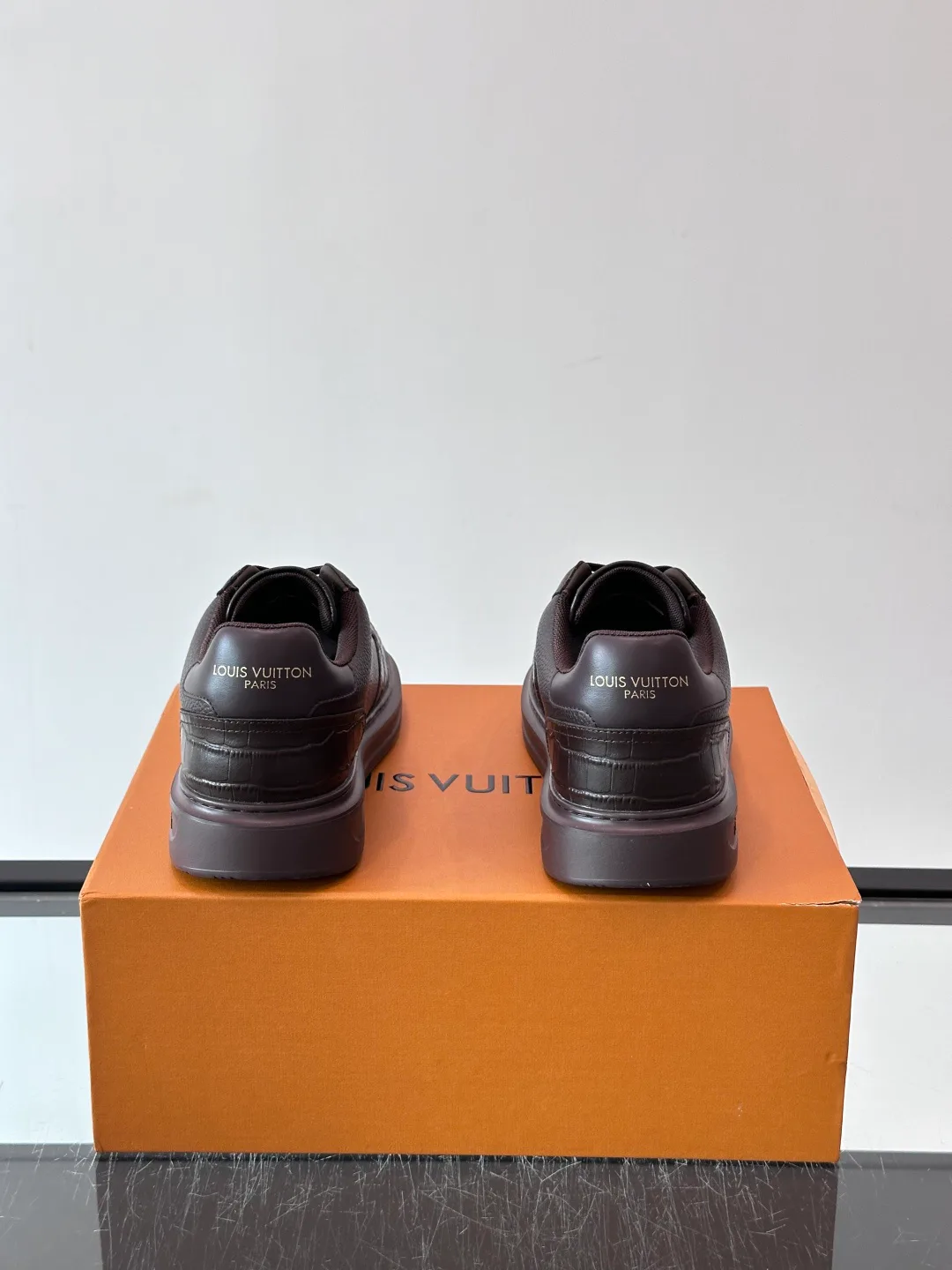 Кроссовки Женские Louis Vuitton 18400575