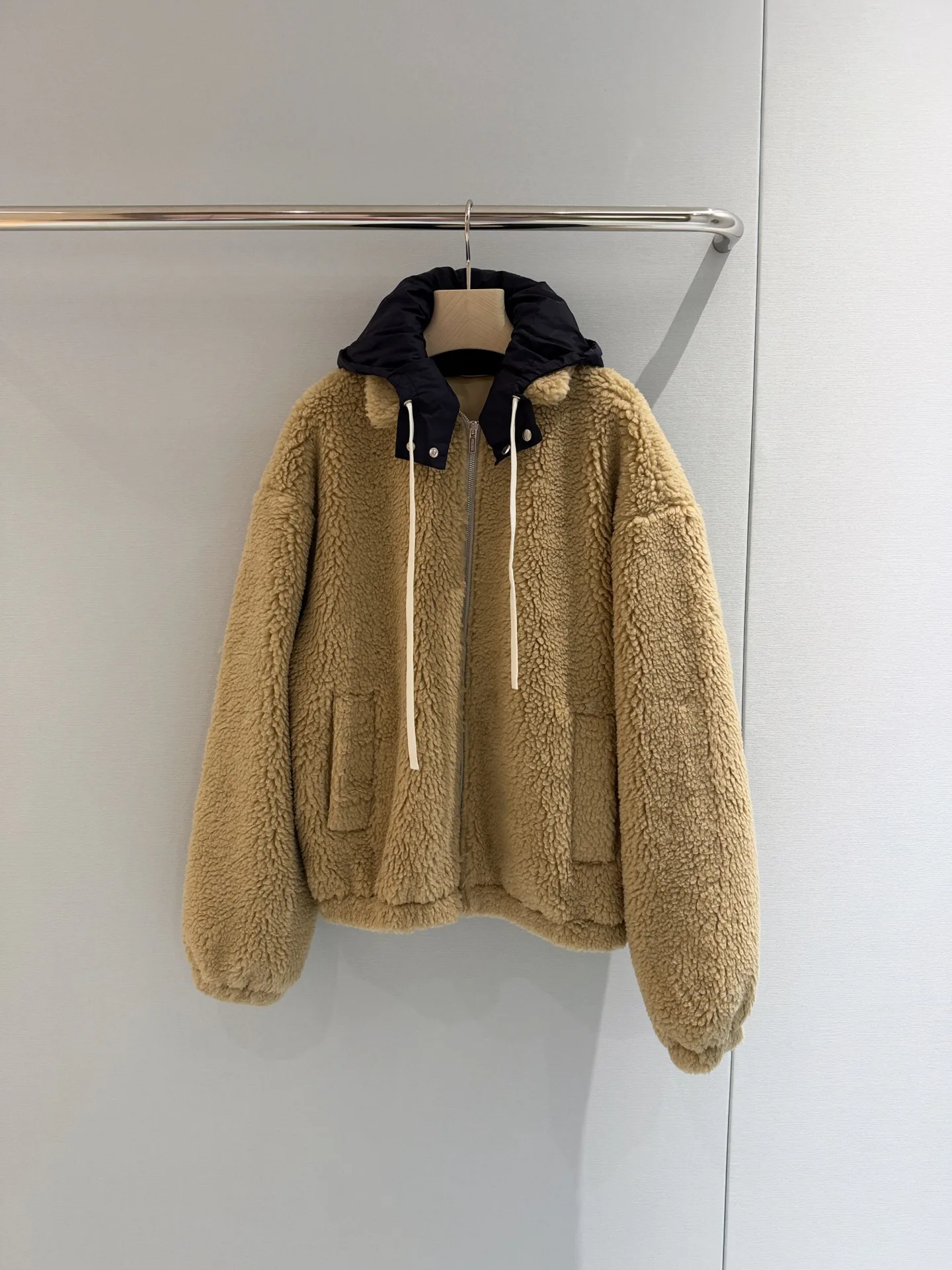 Куртки И Пуховики Женские Miu Miu 19503479