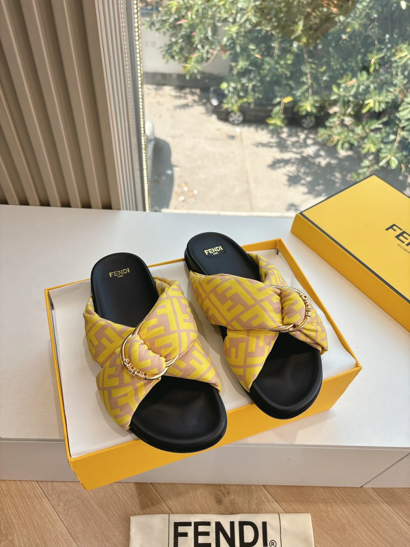 Шлепанцы Женские Fendi 26011