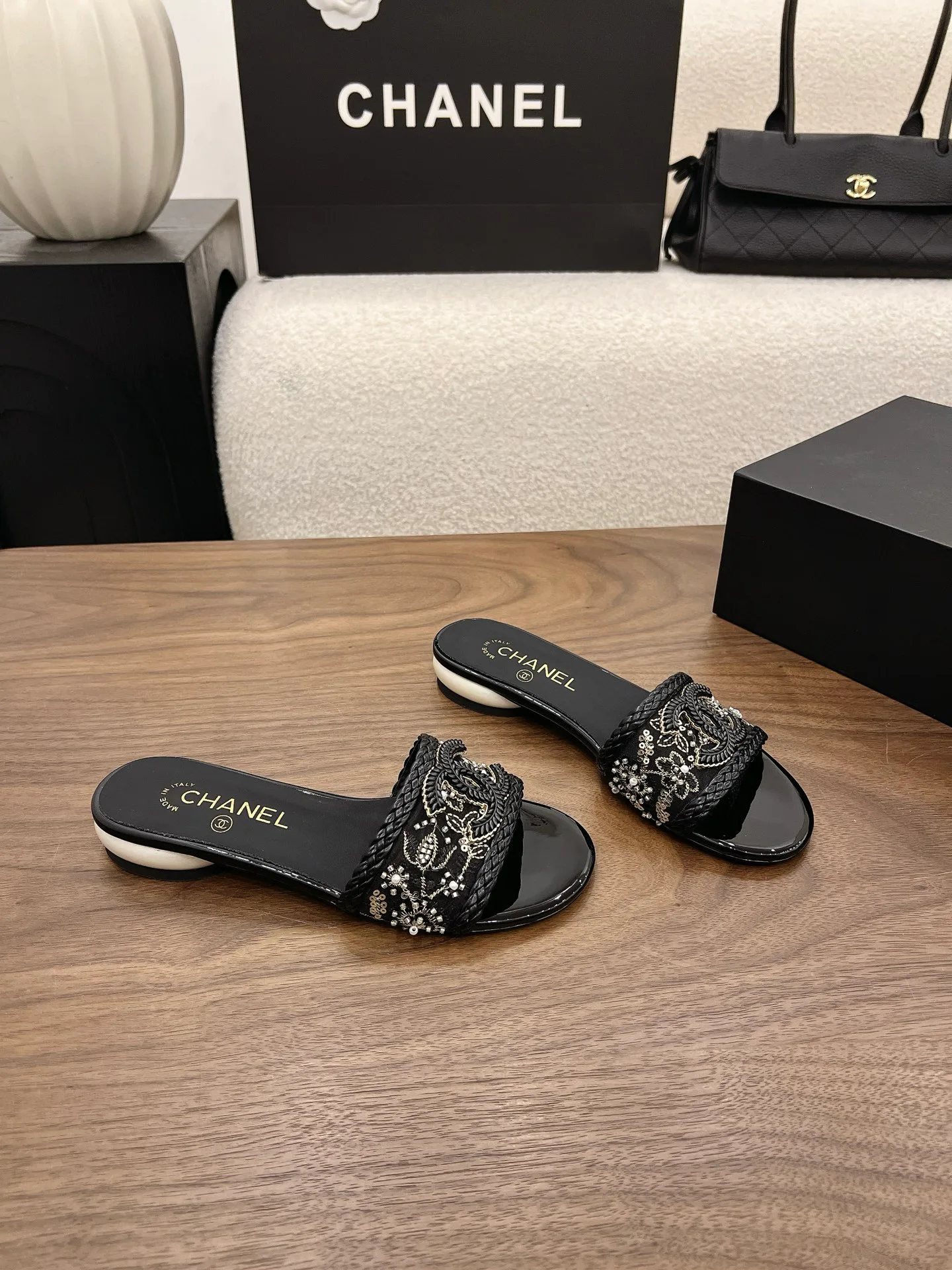 Шлепанцы Женские Chanel 17342690