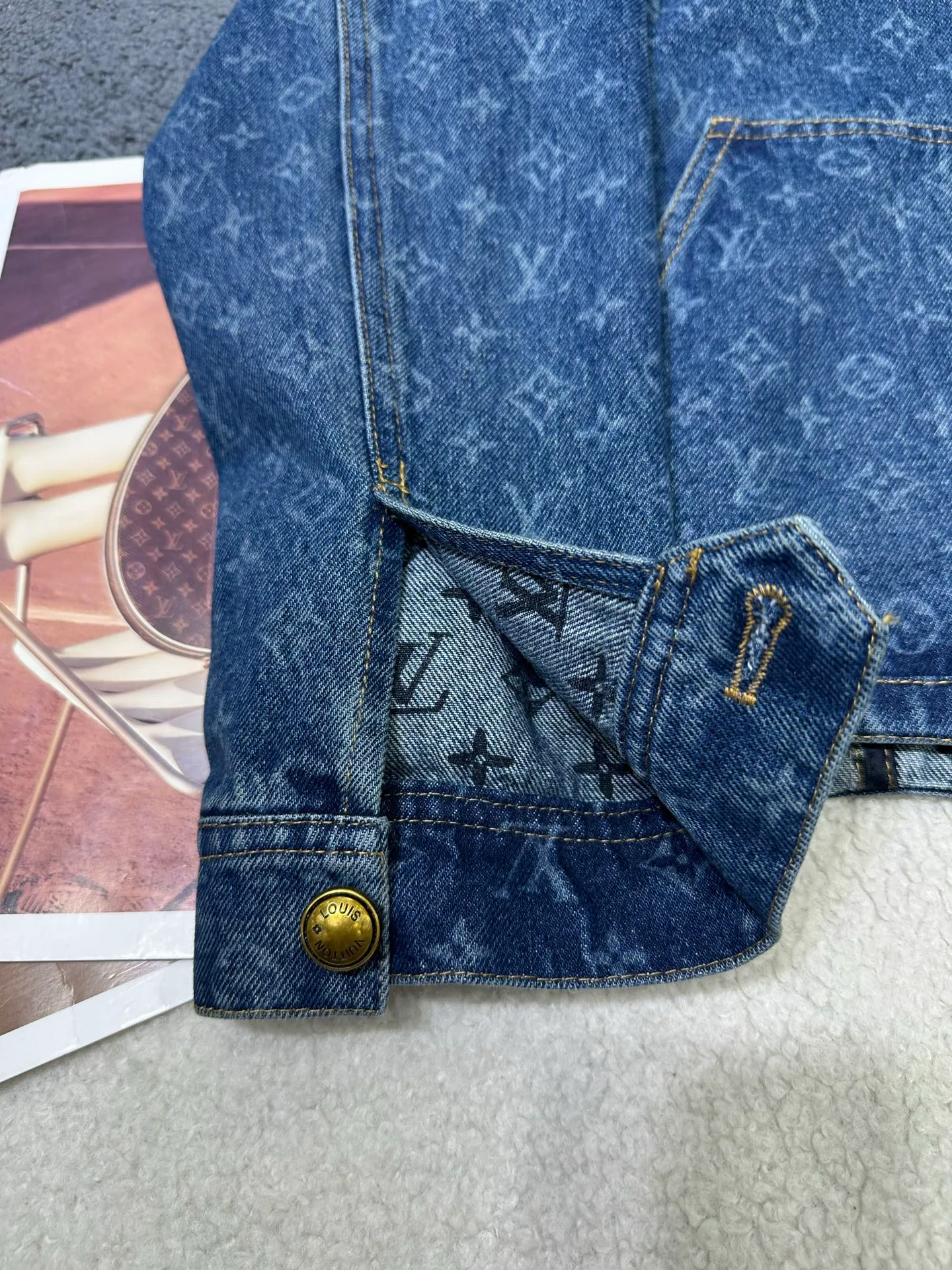 Куртки И Пуховики Женские Louis Vuitton 18483794