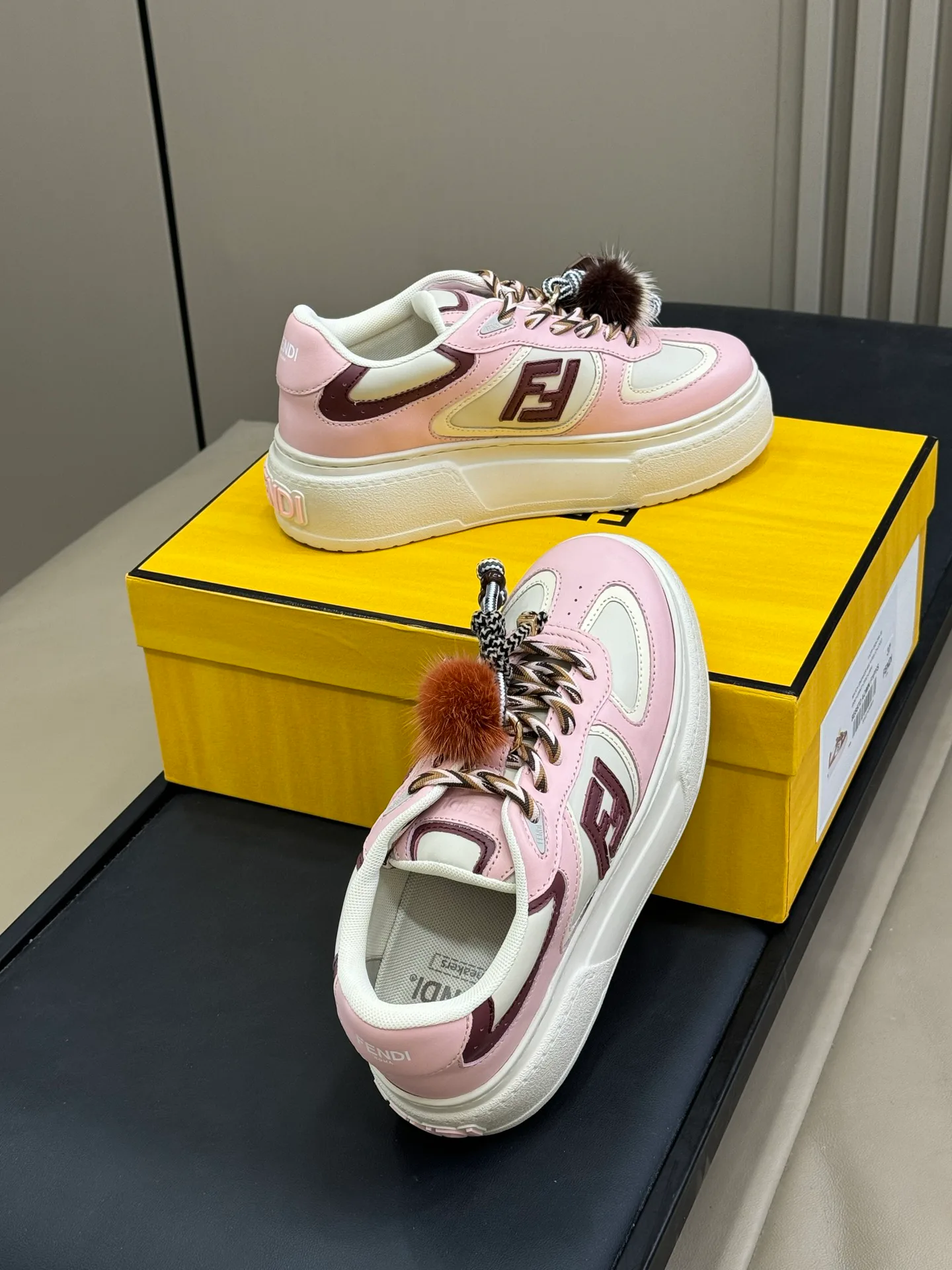 Кроссовки Женские Fendi 10636058