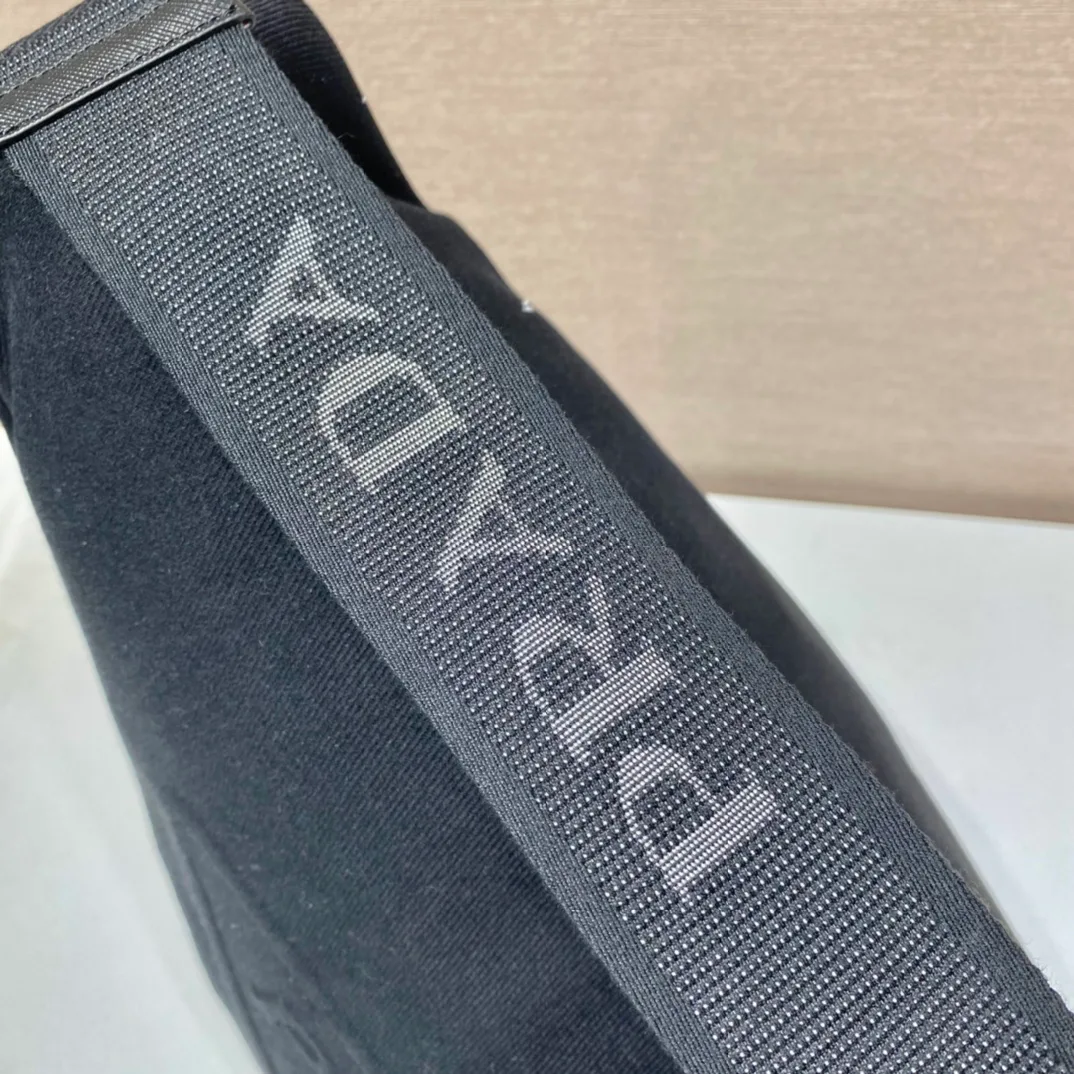 Сумки На Ремне Женские Prada 11409604
