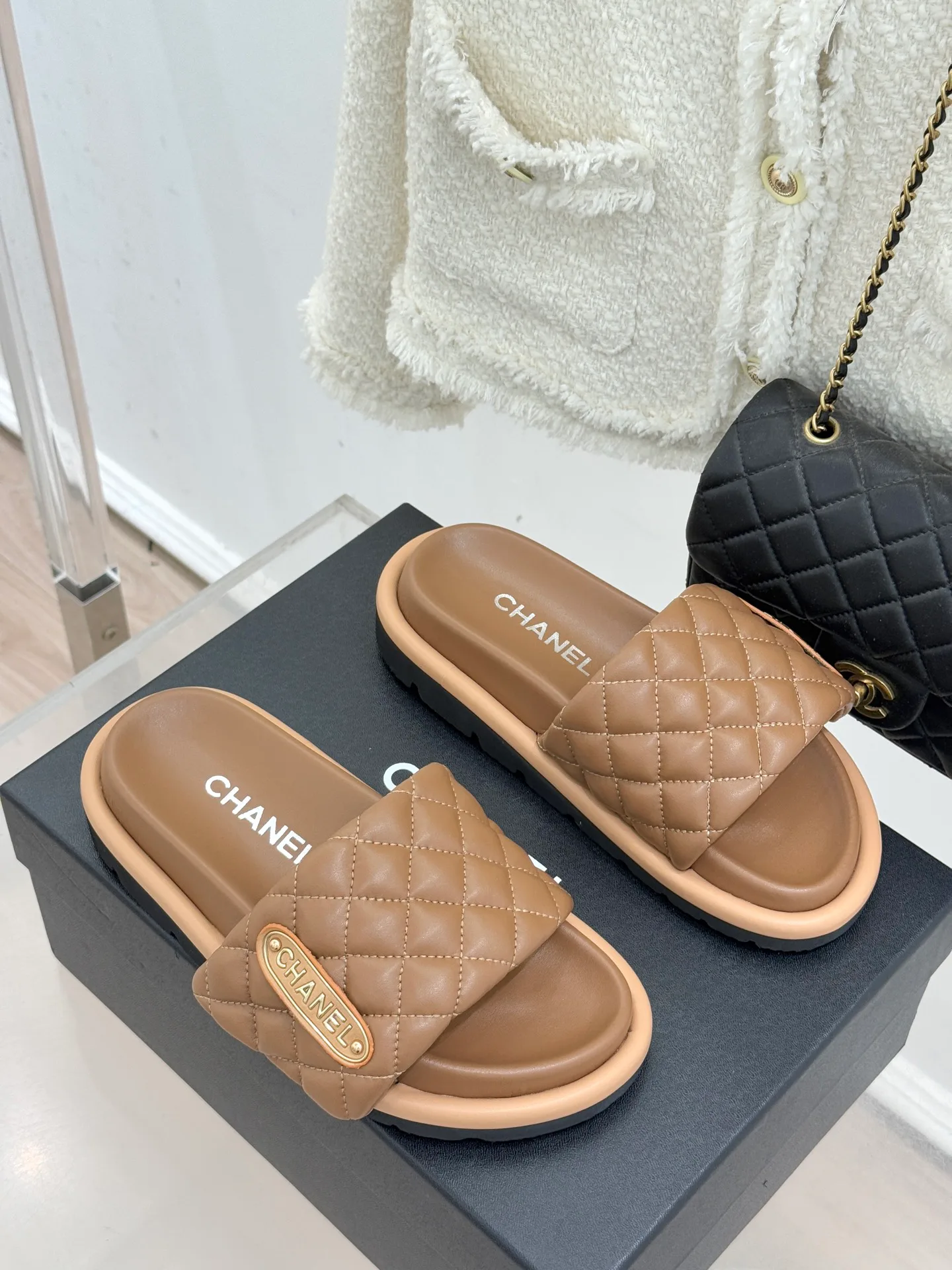 Шлепанцы Женские Chanel 11167416