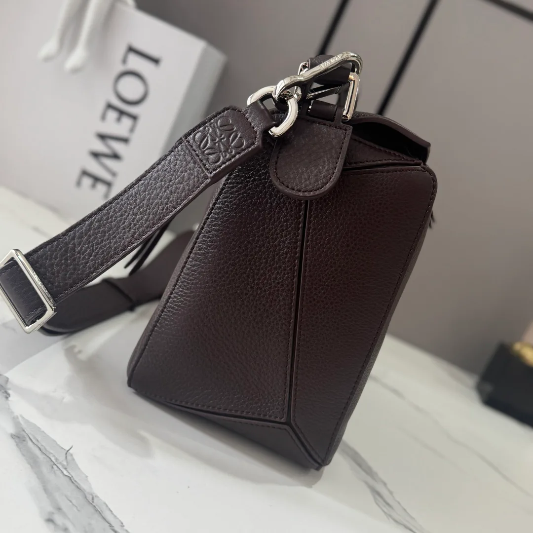 Классические Сумки Женские Loewe 18030339