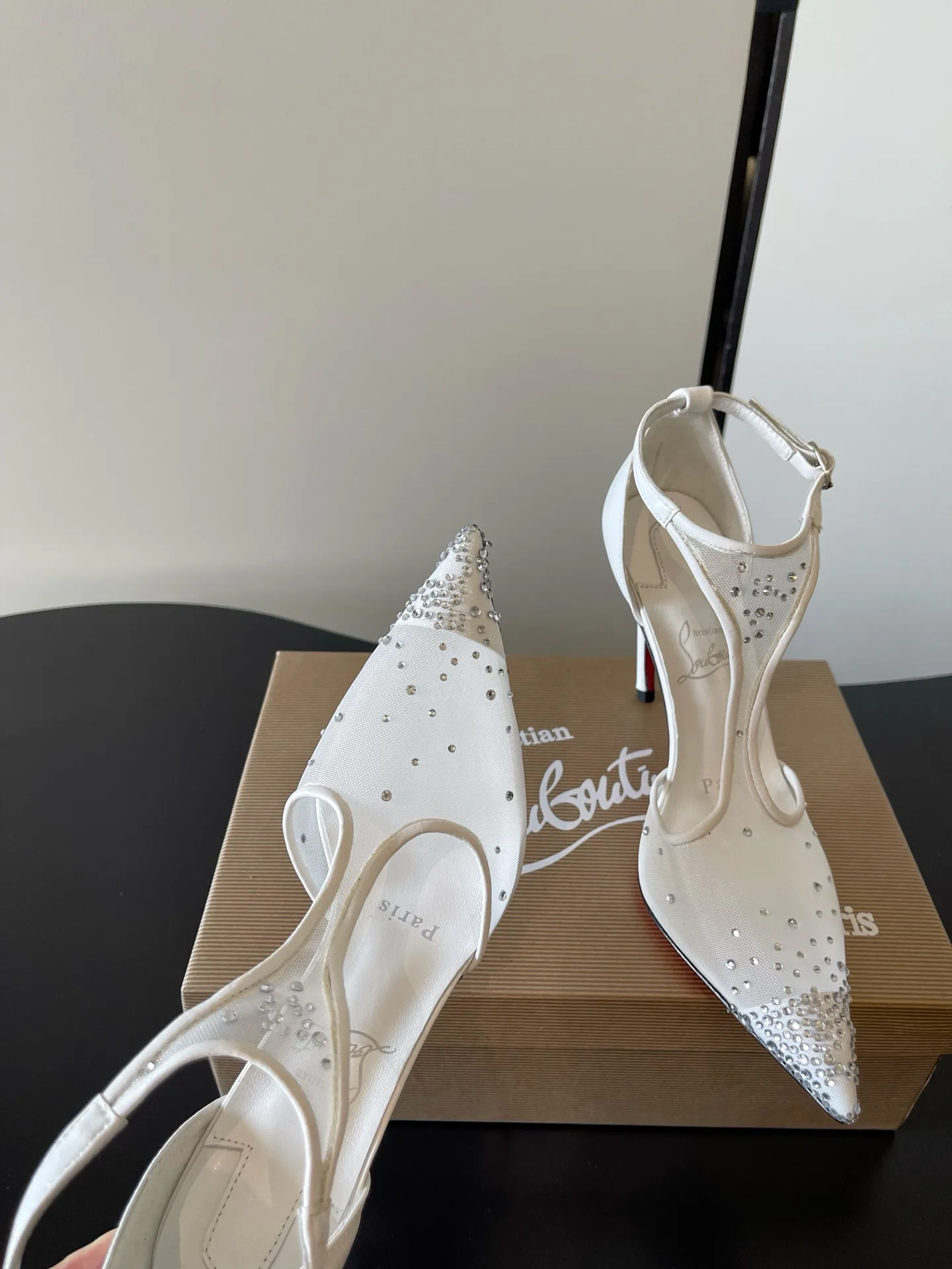 Босоножки Женские Christian Louboutin 18687150