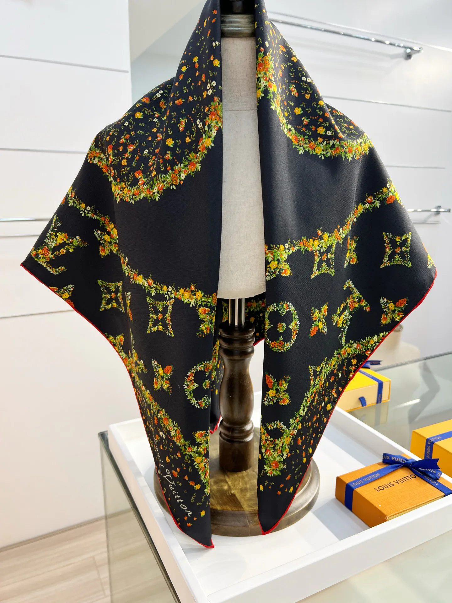 Шарфы Louis Vuitton 1227376