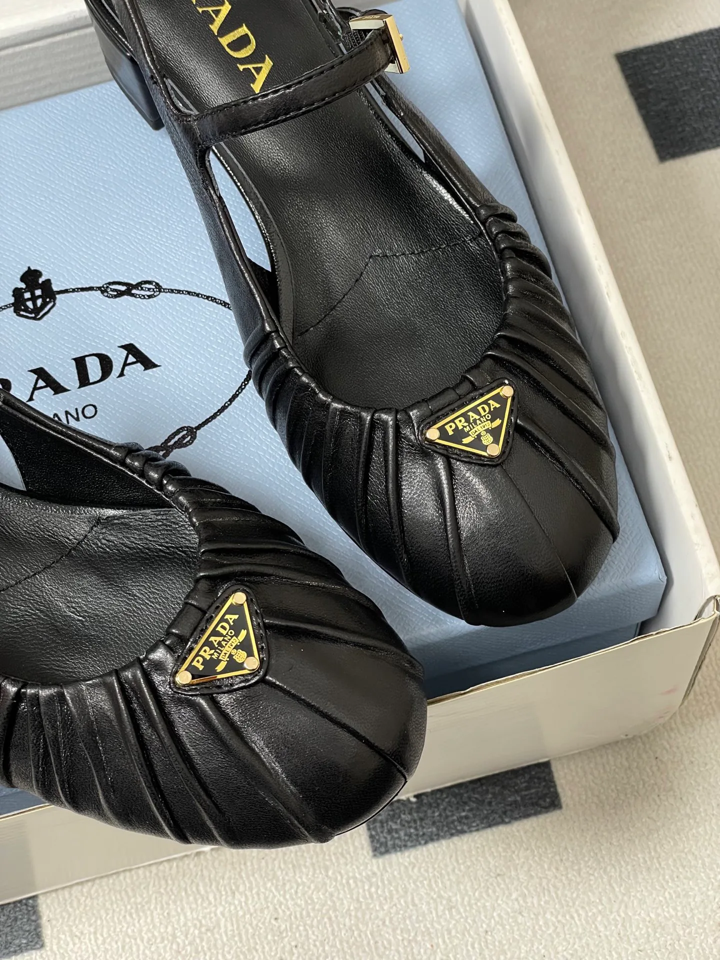 Босоножки Женские Prada 18492542