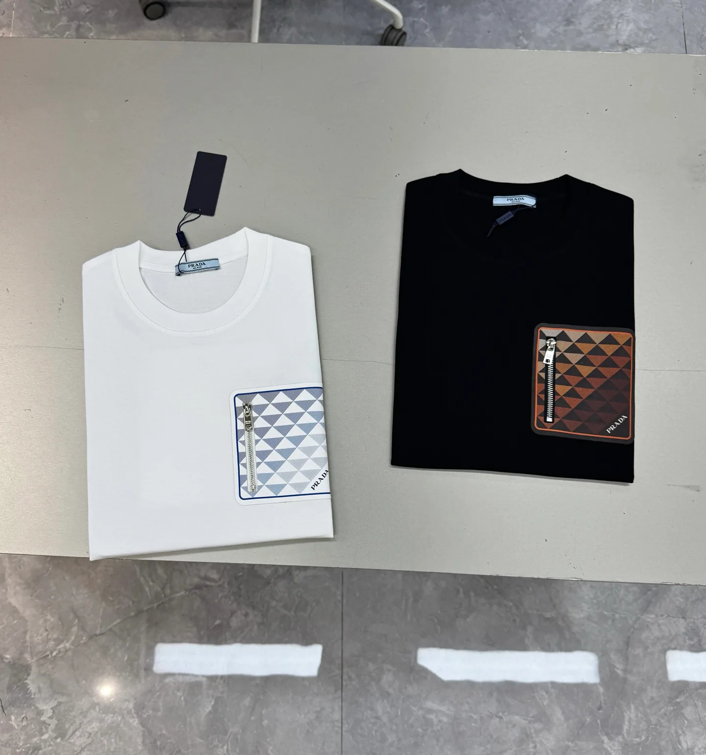 Футболки Женские Prada 13293377