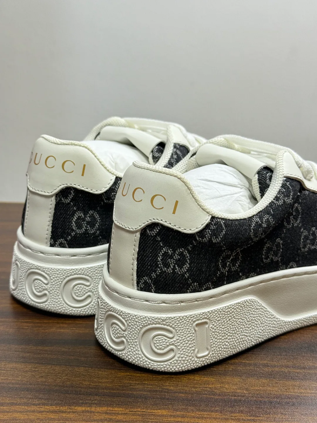 Кроссовки Женские Gucci 19678556