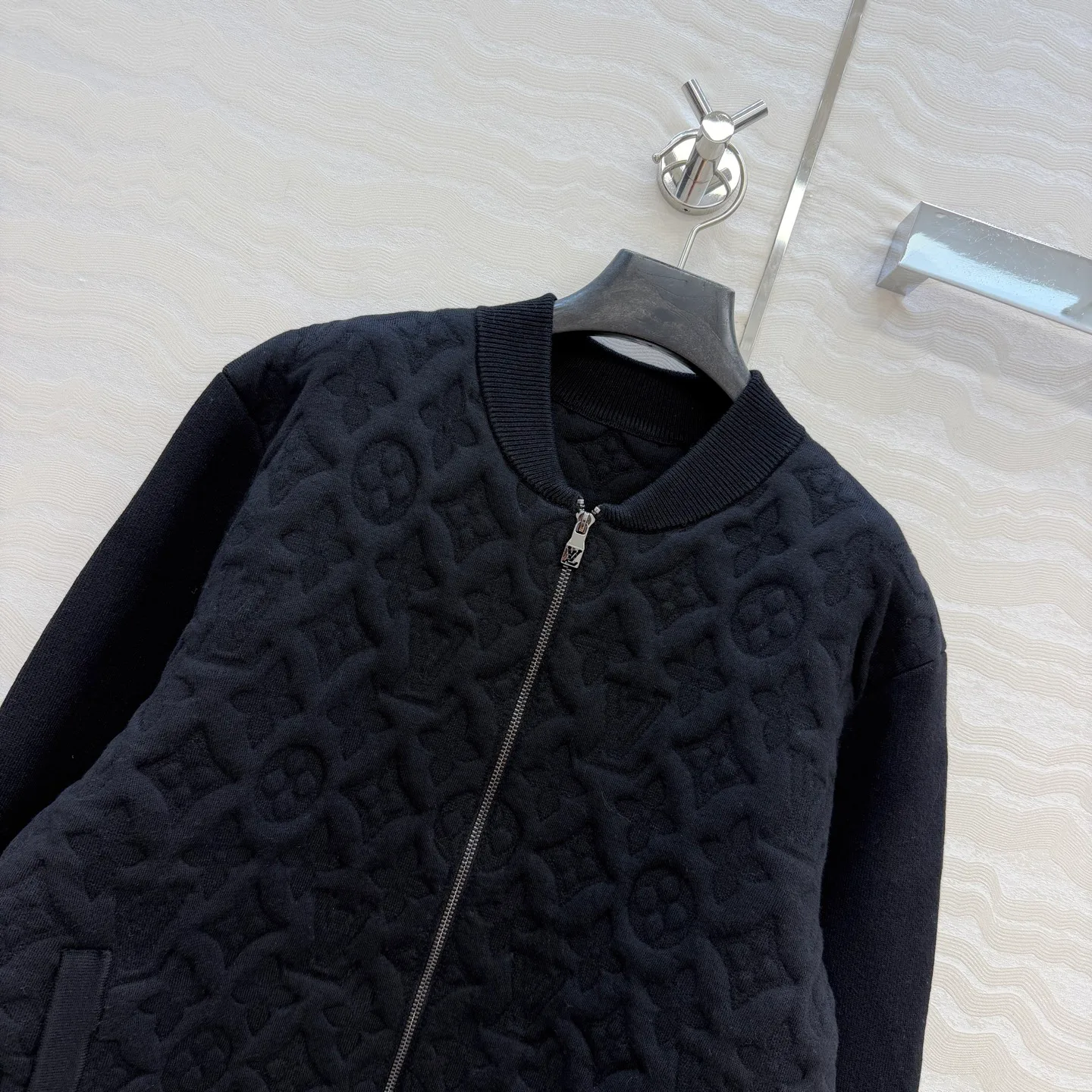 Куртки И Пуховики Женские Louis Vuitton 18439432