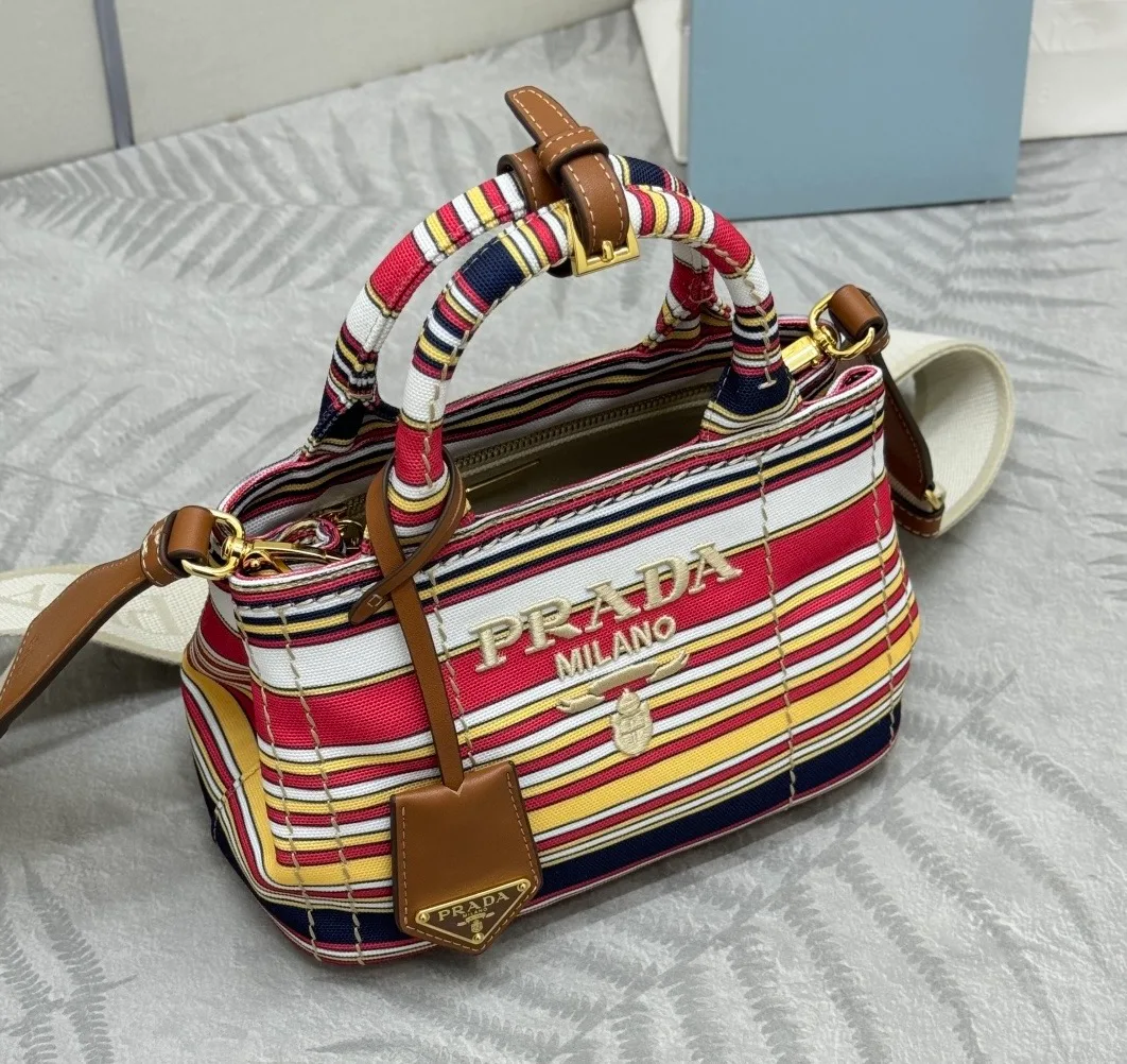 Классические Сумки Женские Prada 11164943