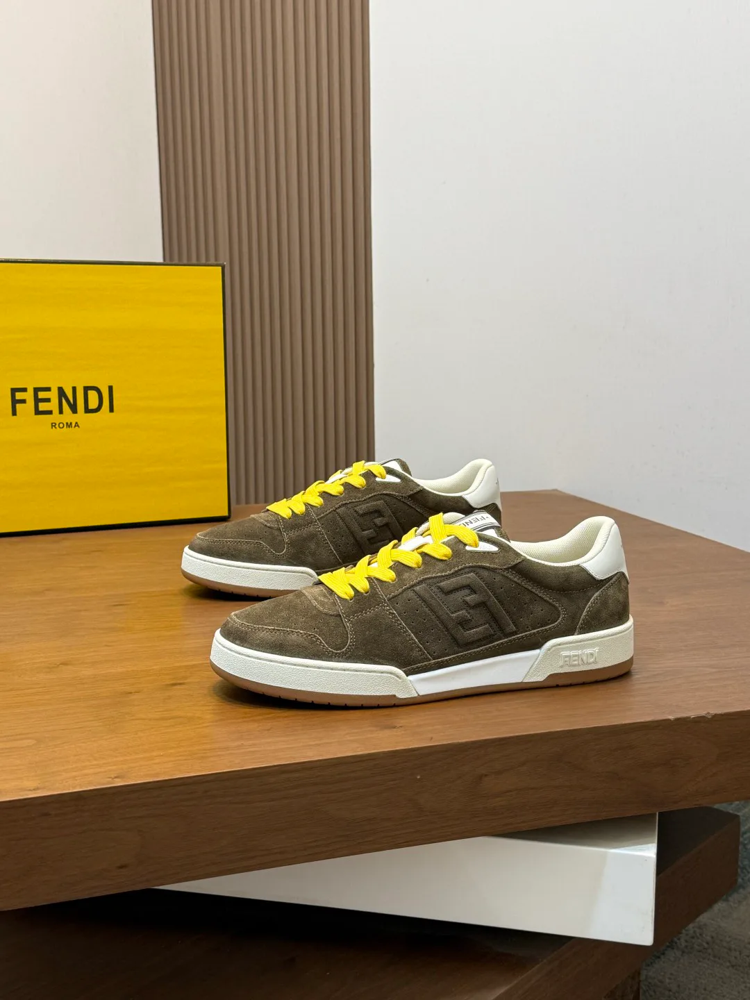 Кроссовки Женские Fendi 18716110