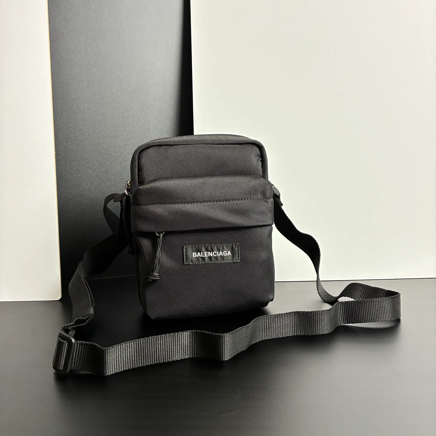 Сумки На Ремне Женские Balenciaga 18136513