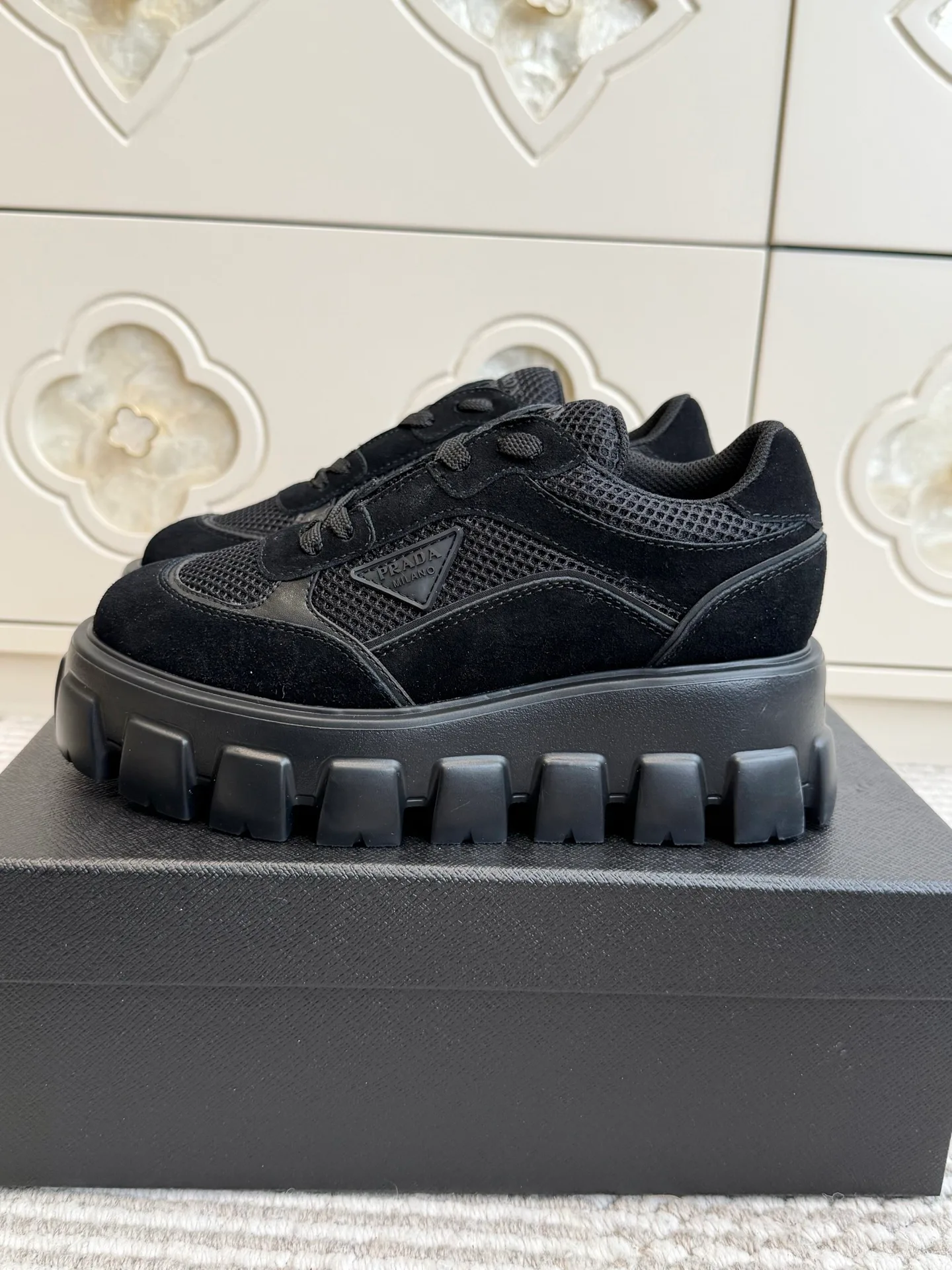 Кроссовки Женские Prada 18261279