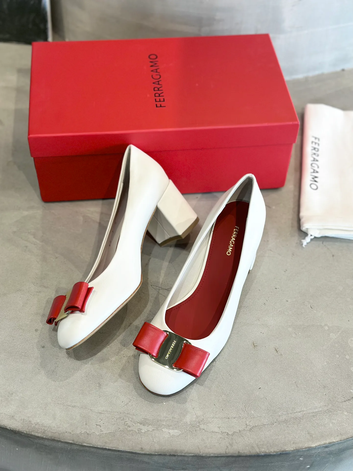 Туфли Женские Salvatore Ferragamo 11675554