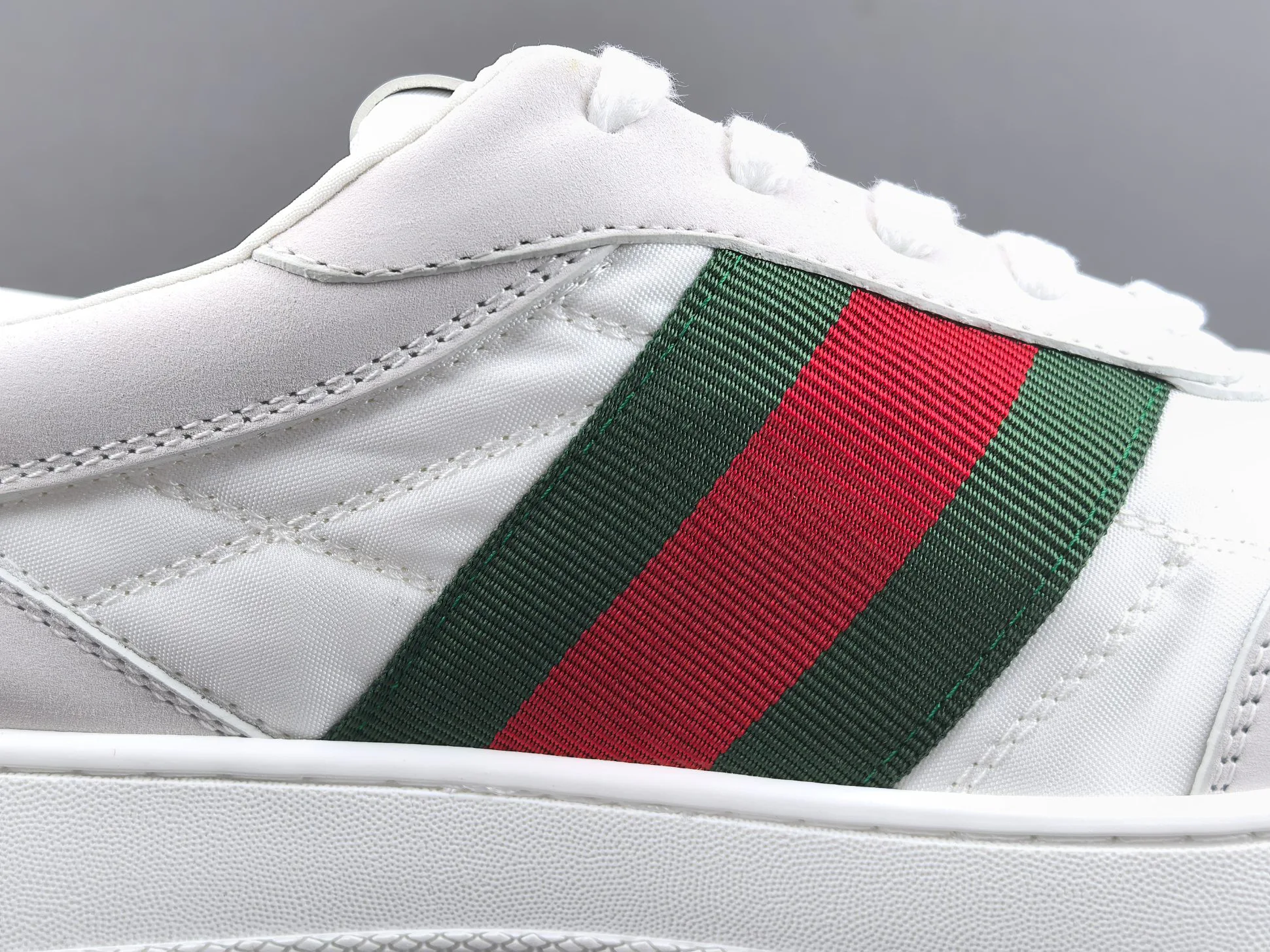 Кроссовки Женские Gucci 18552279