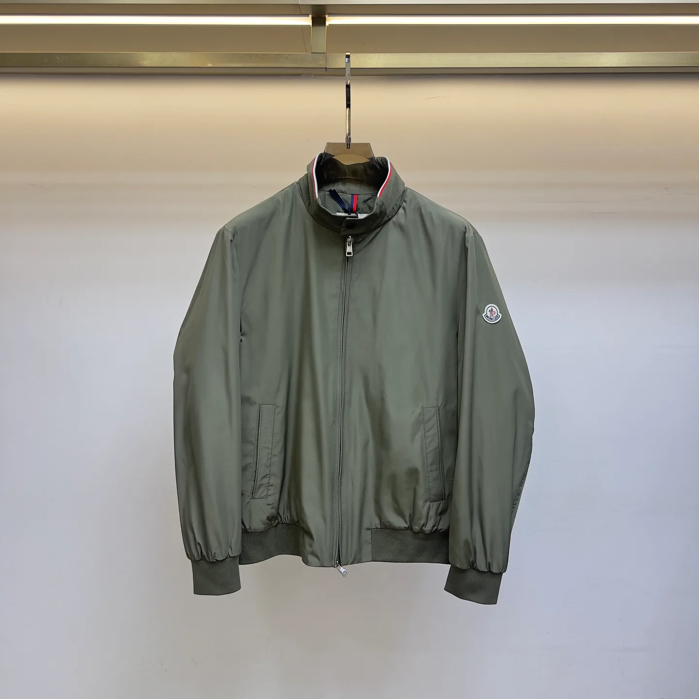 Куртки И Пуховики Женские Moncler 17340707