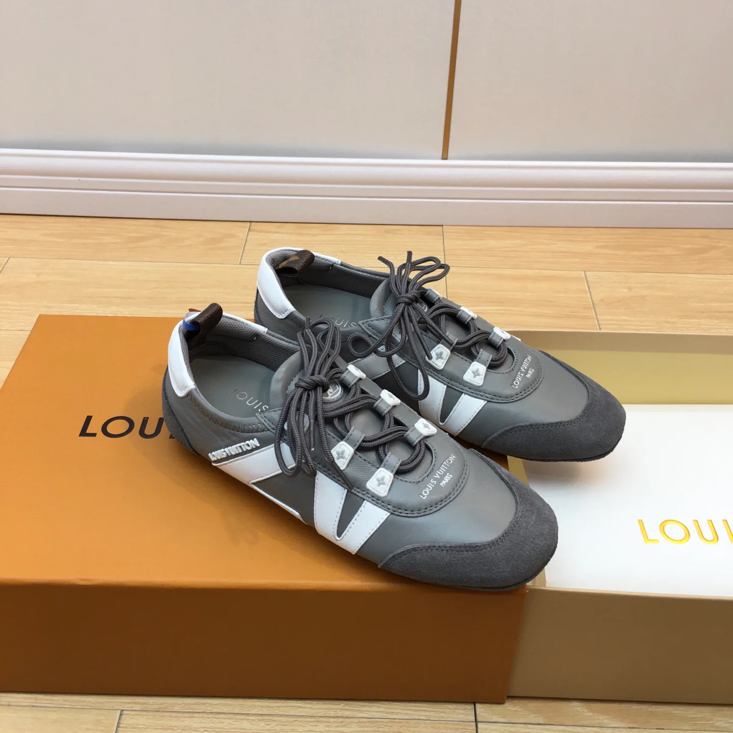 Кроссовки Женские Louis Vuitton 1590938
