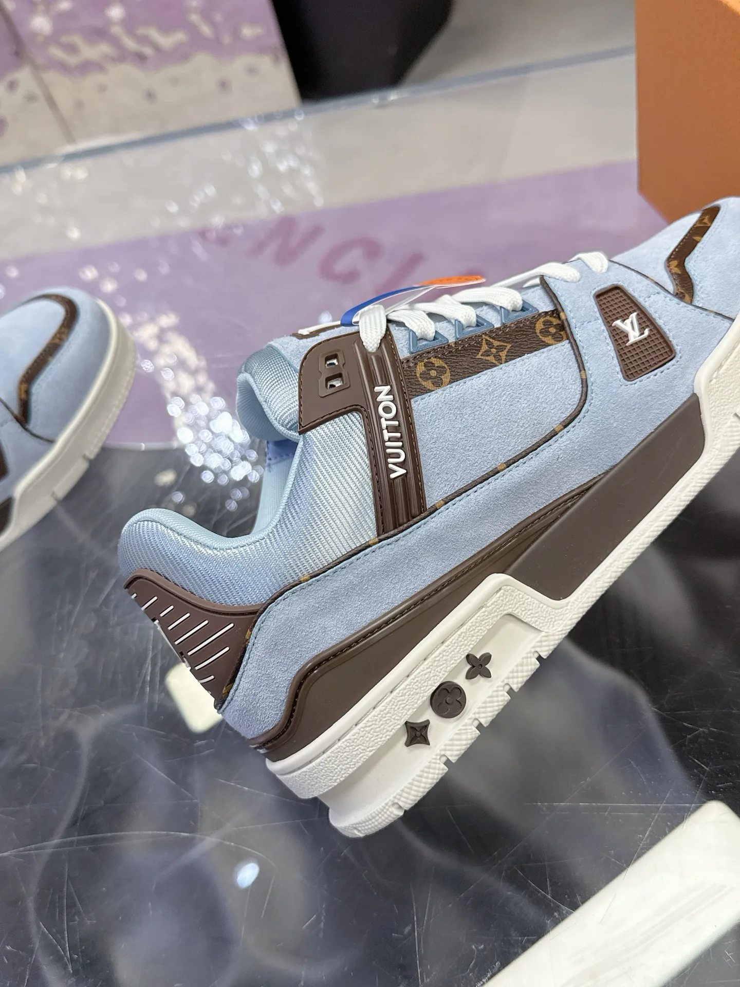 Кроссовки Женские Louis Vuitton 17530415