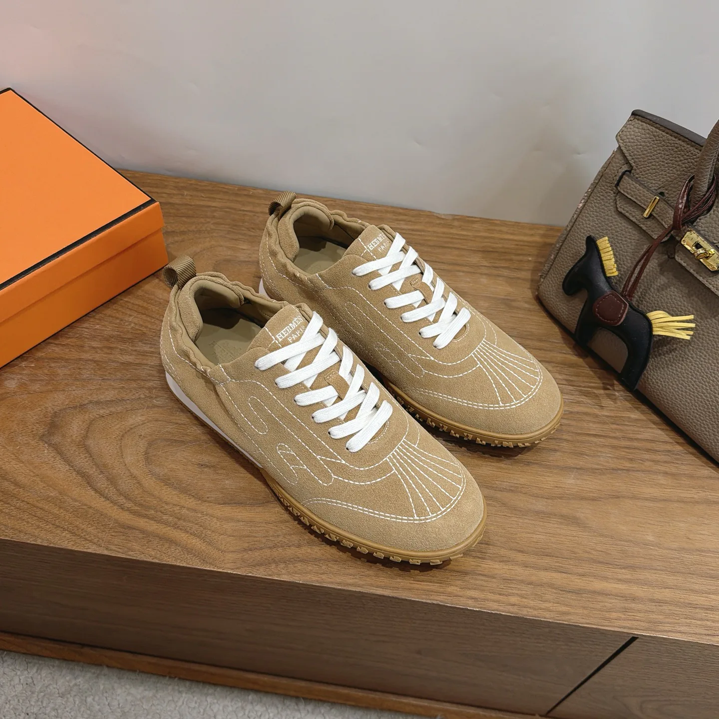 Кроссовки Женские Hermes 18230836