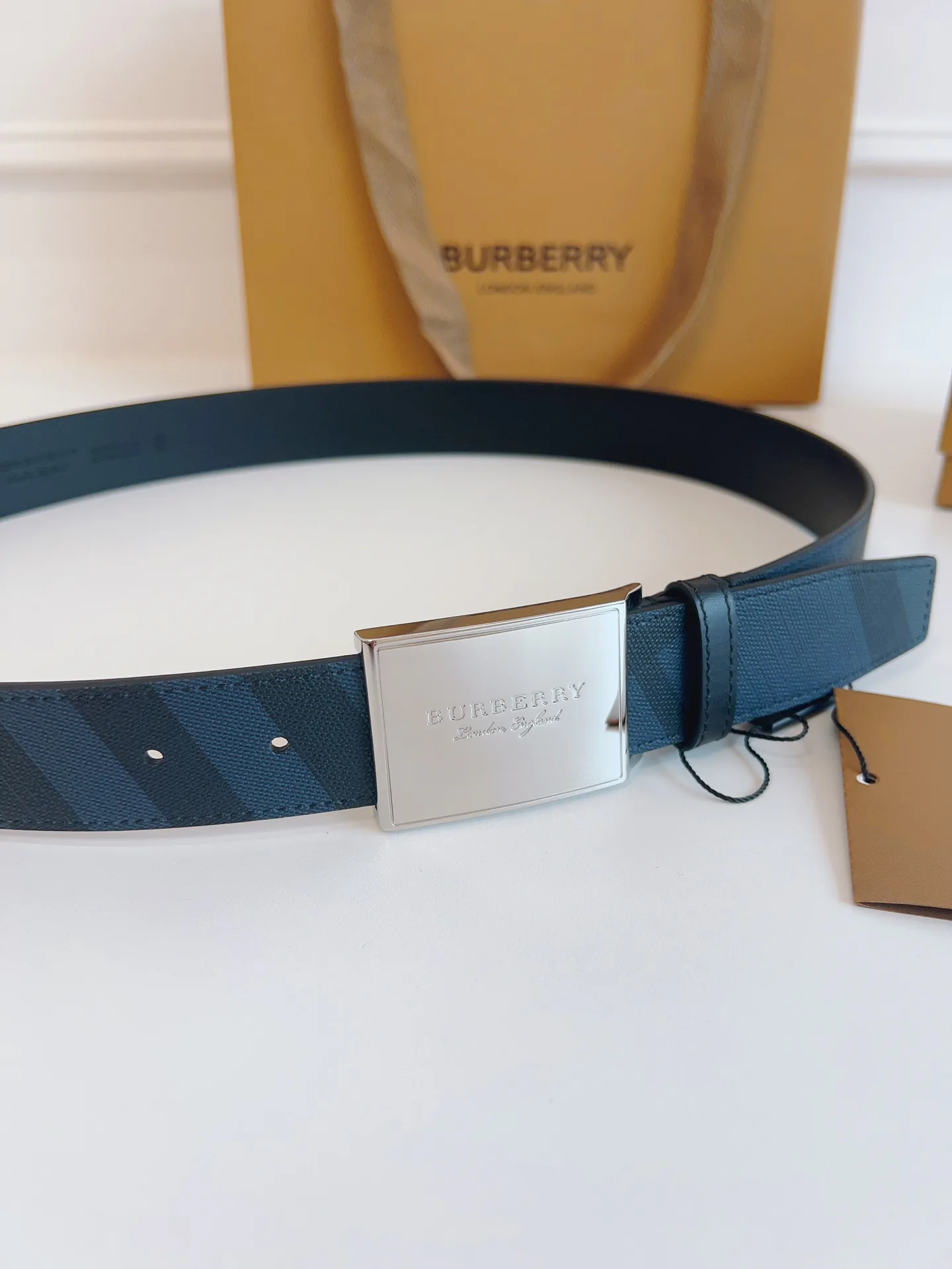 Ремни Burberry 15300