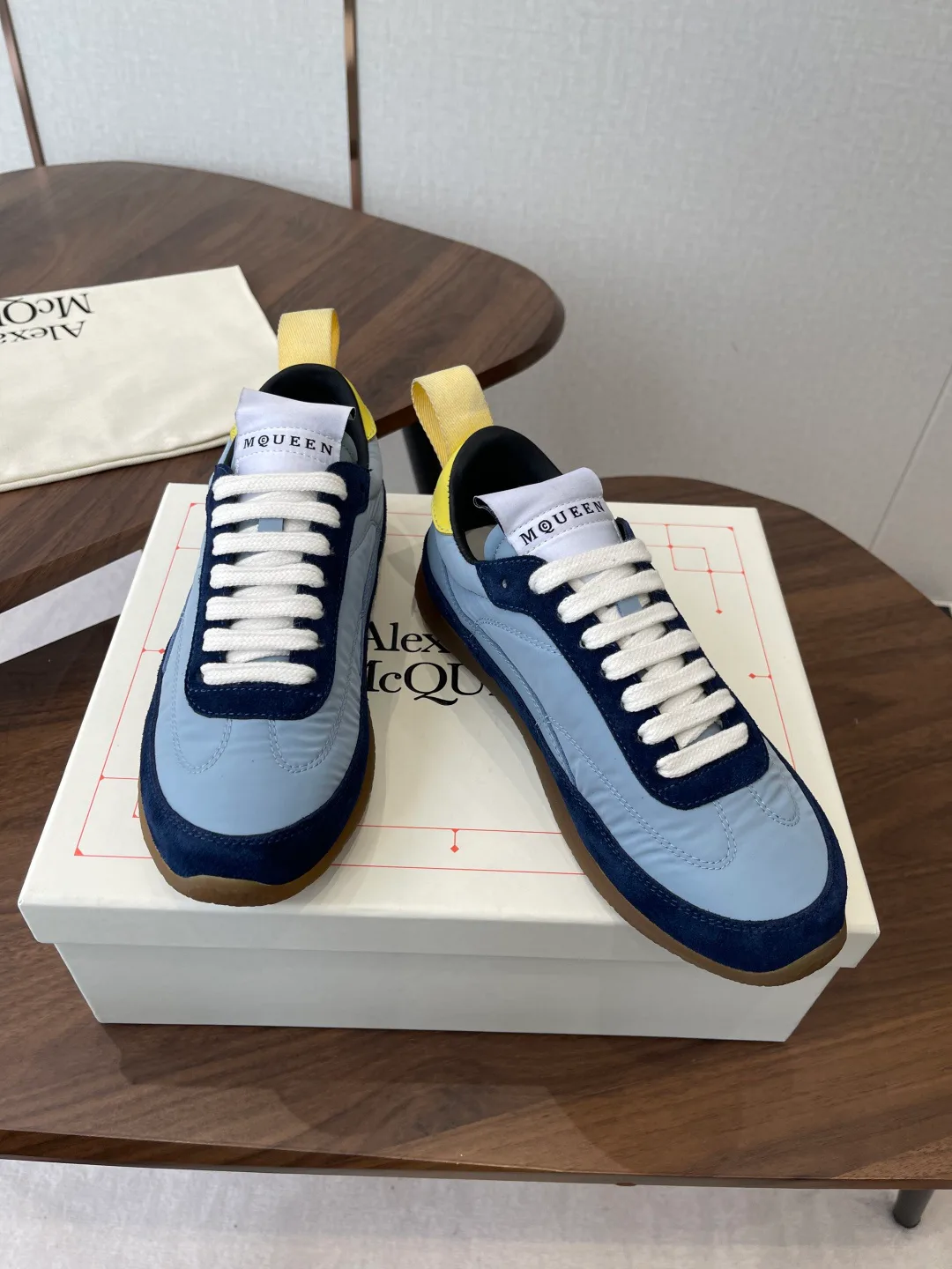 Кроссовки Женские Alexander Mcqueen 879284