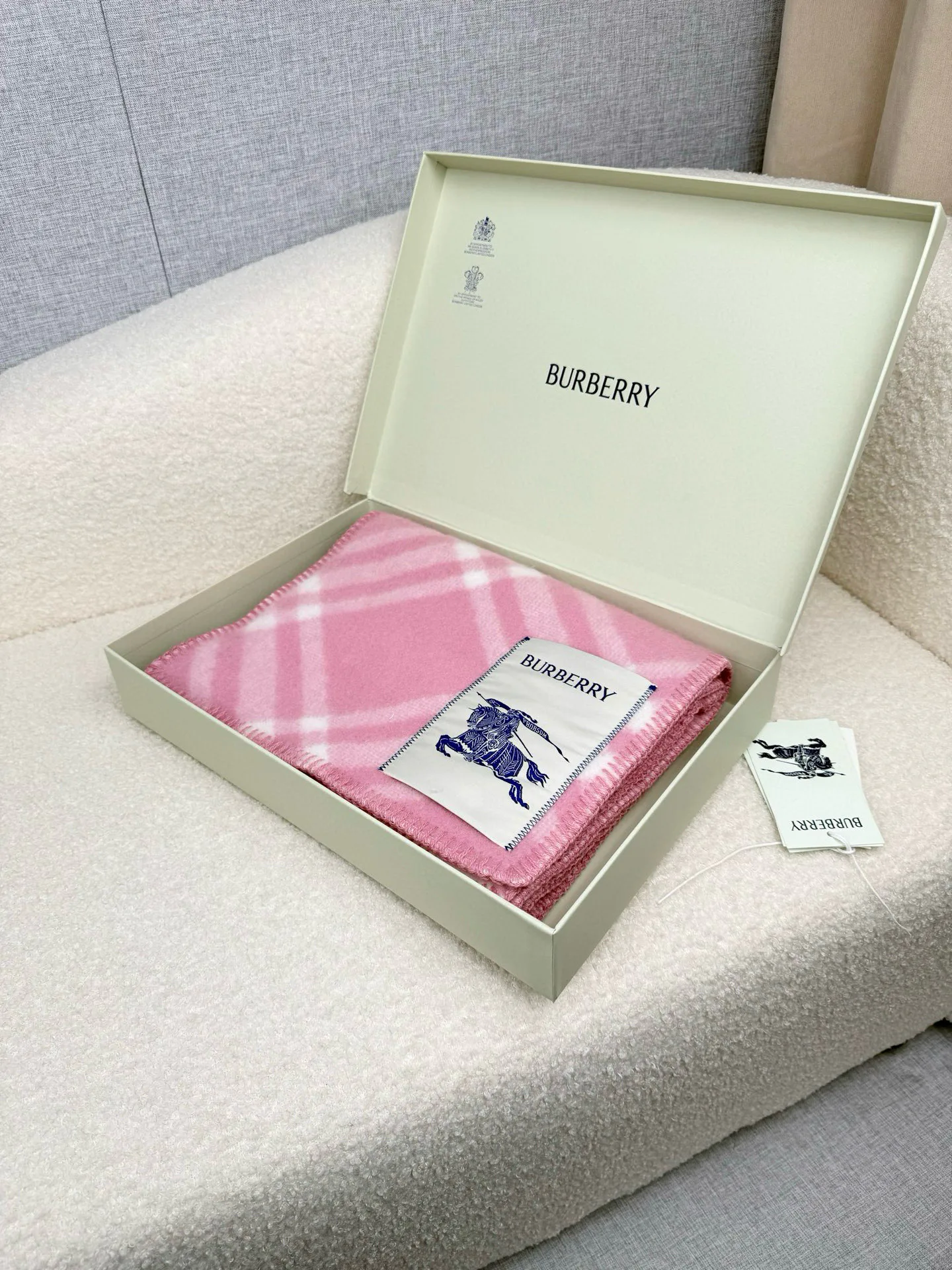 Шарфы Burberry 17948824