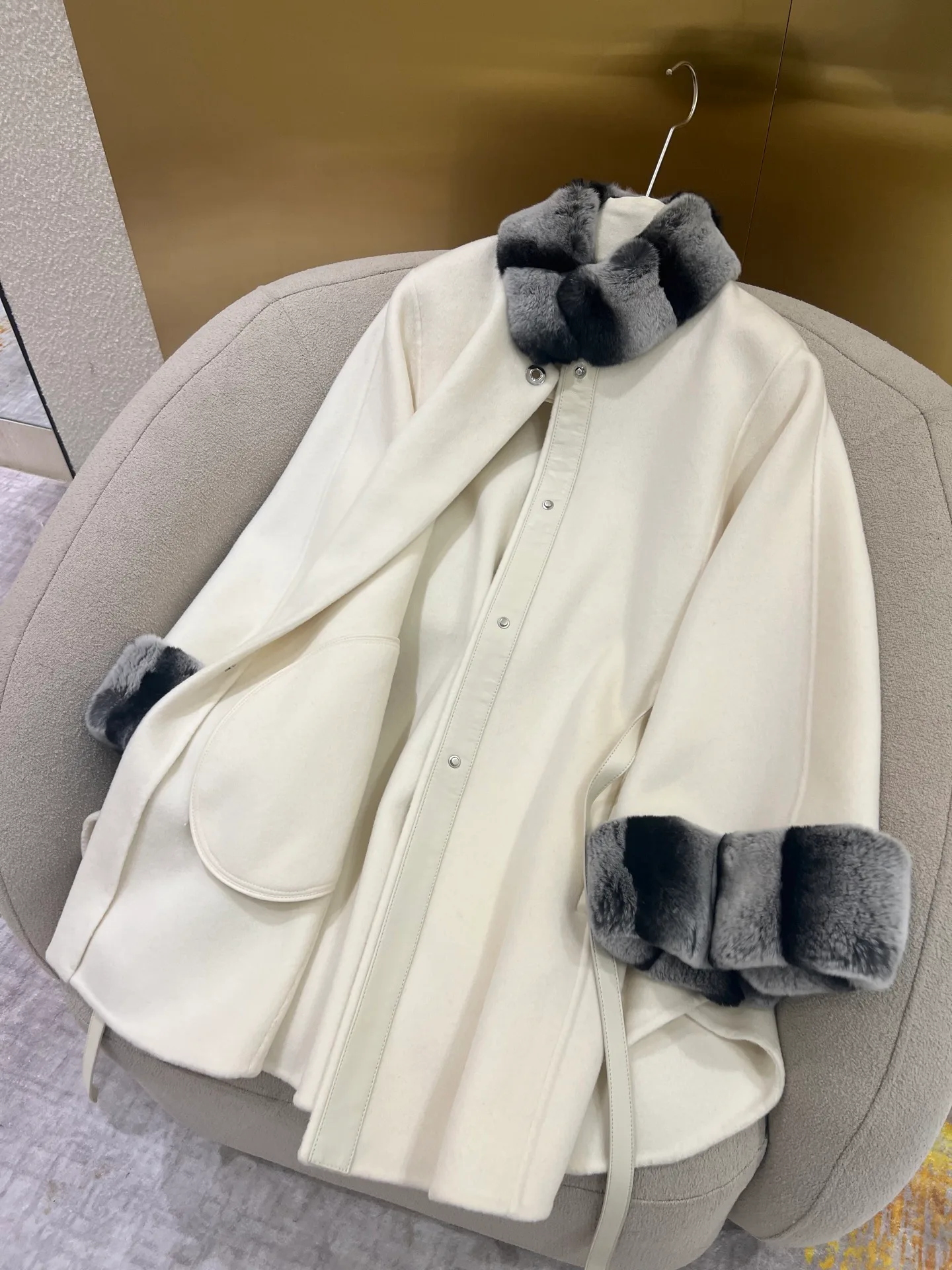 Пальто Женские Loro Piana 19078709