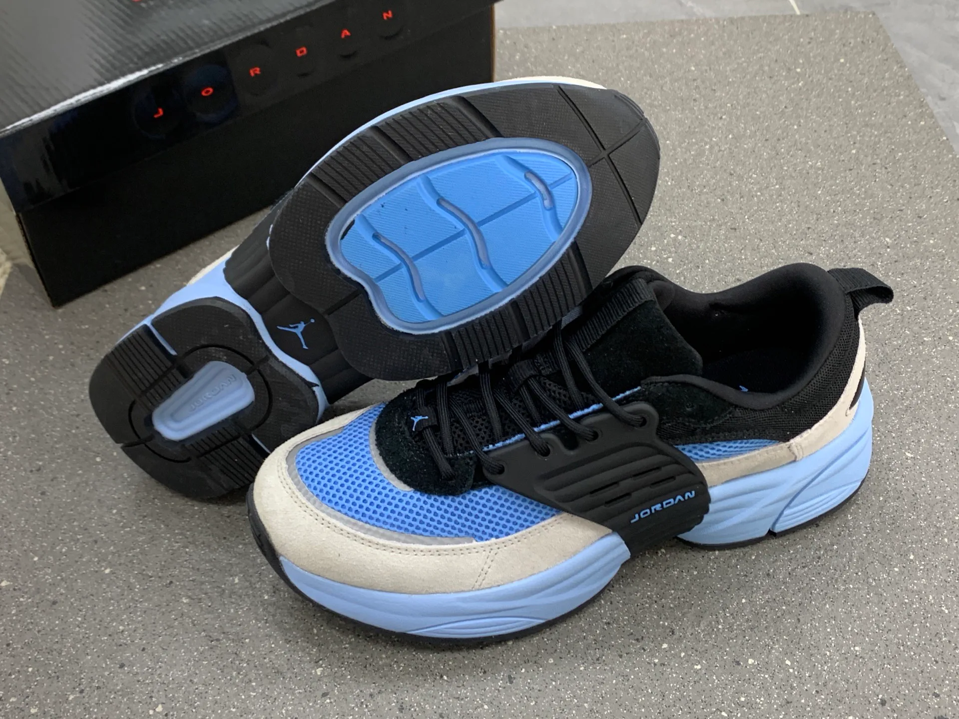 Кроссовки Мужские Air Jordan 1261110