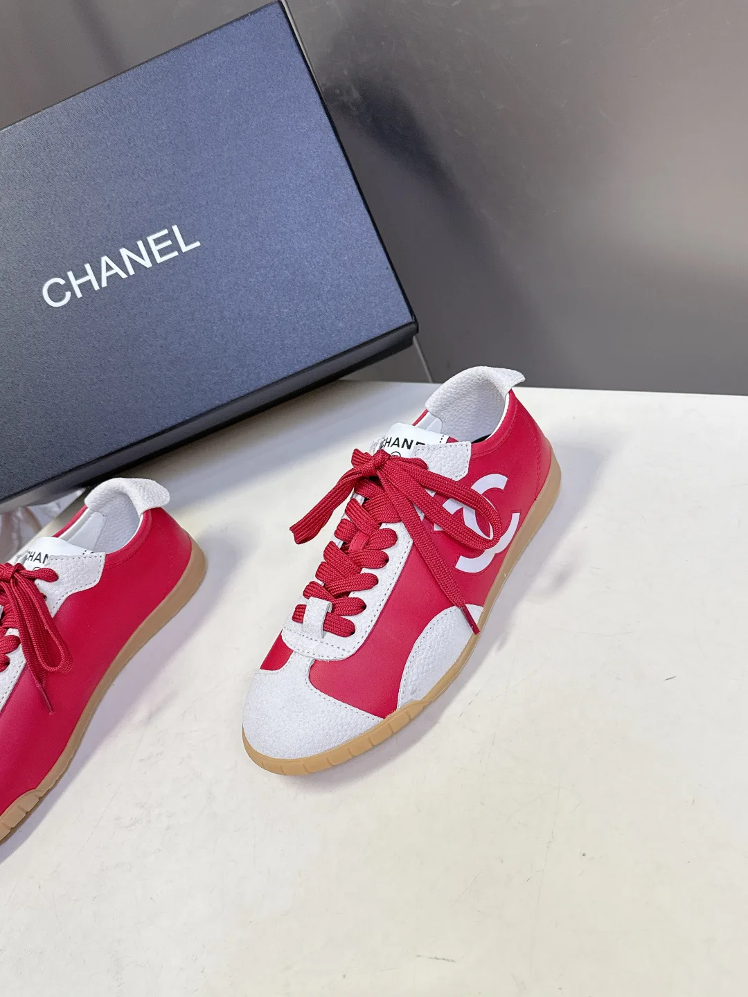 Кроссовки Женские Chanel 18703405