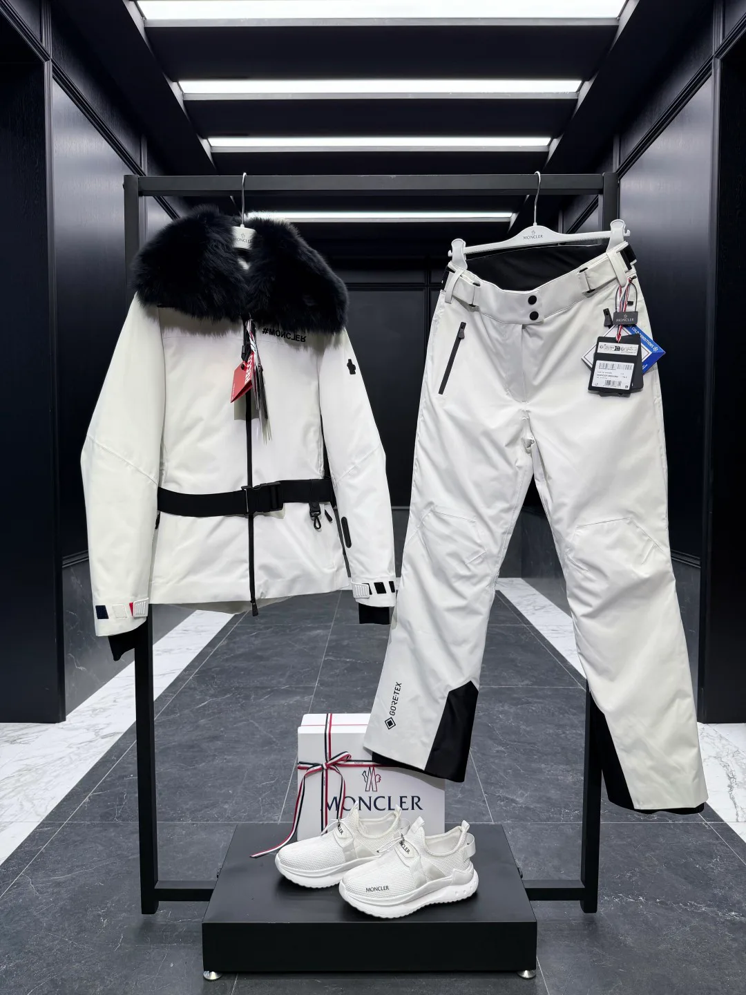 Куртки И Пуховики Женские Moncler 18134290