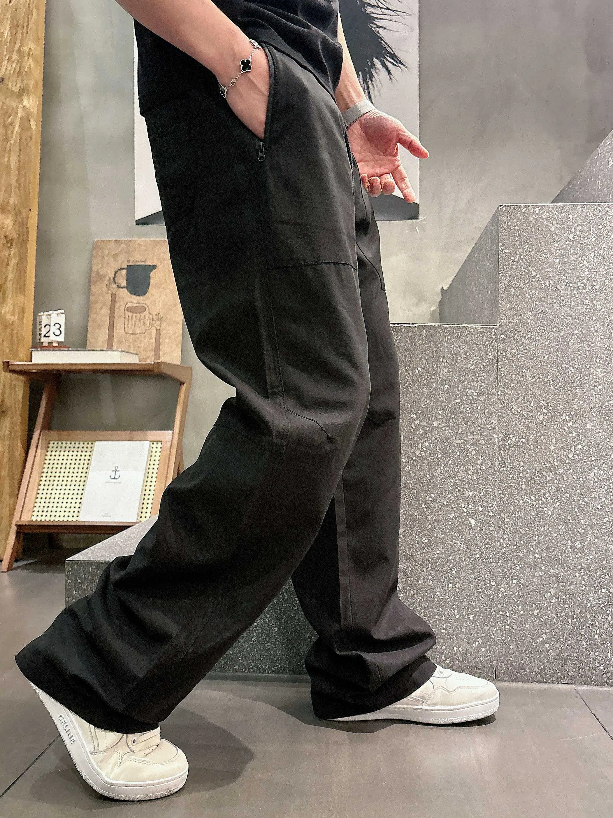 Брюки Мужские Louis Vuitton 12953960