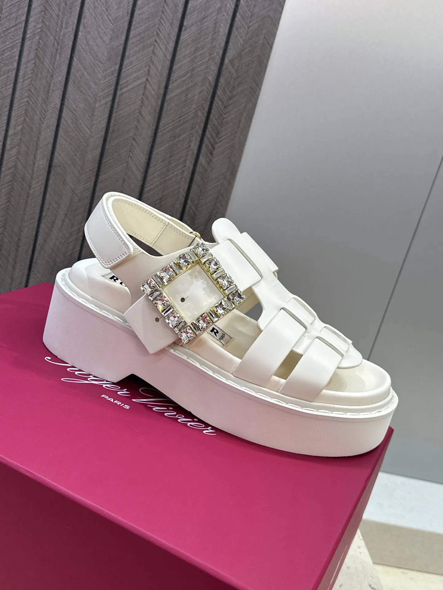 Босоножки Женские Roger Vivier 16910348