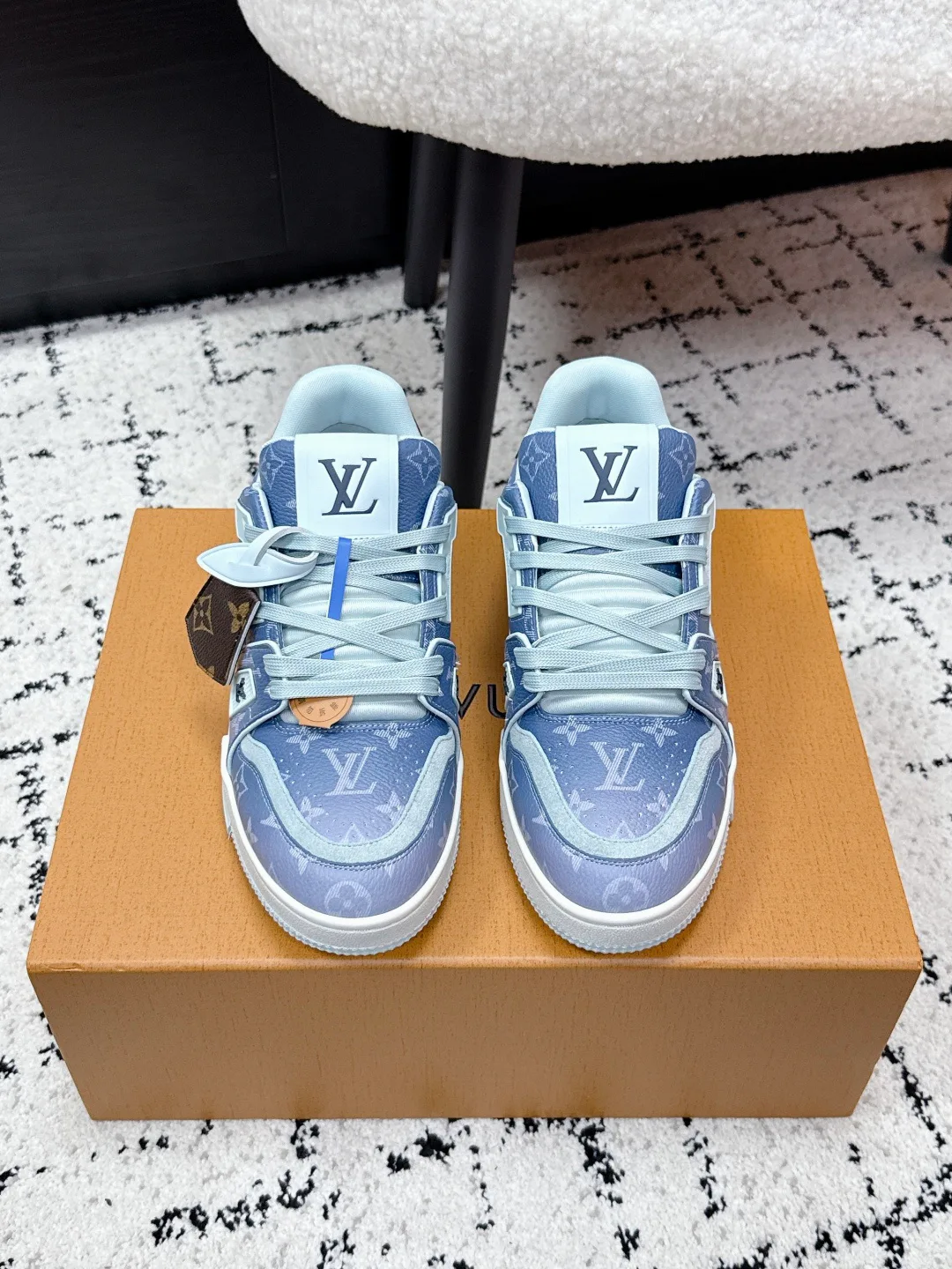 Кроссовки Женские Louis Vuitton 11898526