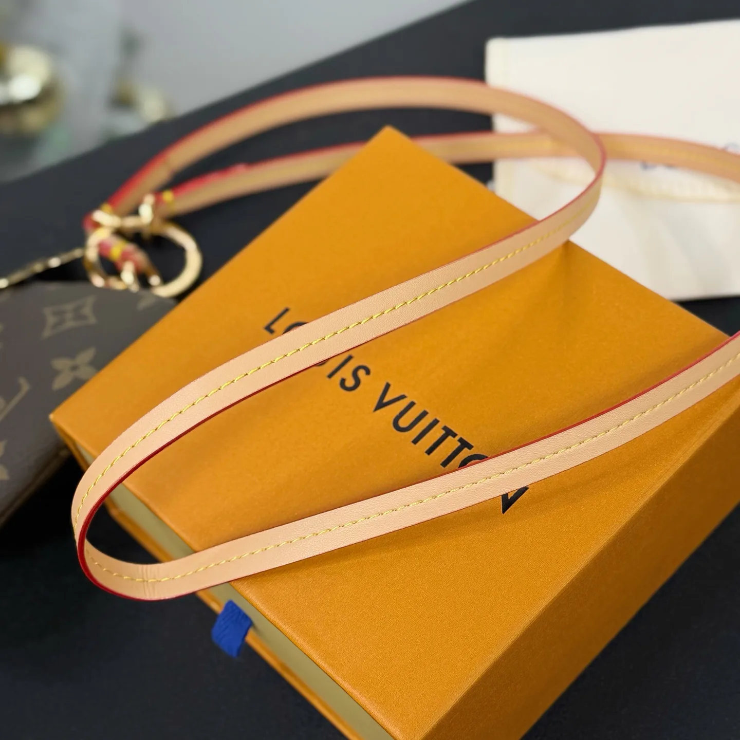 Сумки На Ремне Женские Louis Vuitton 2546475