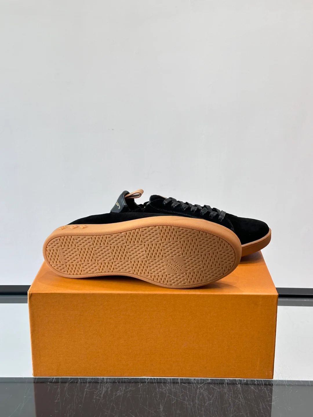 Кроссовки Мужские Louis Vuitton 18263700