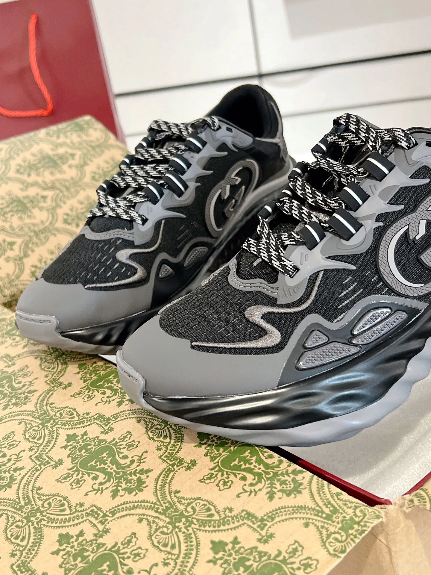 Кроссовки Женские Gucci 30751