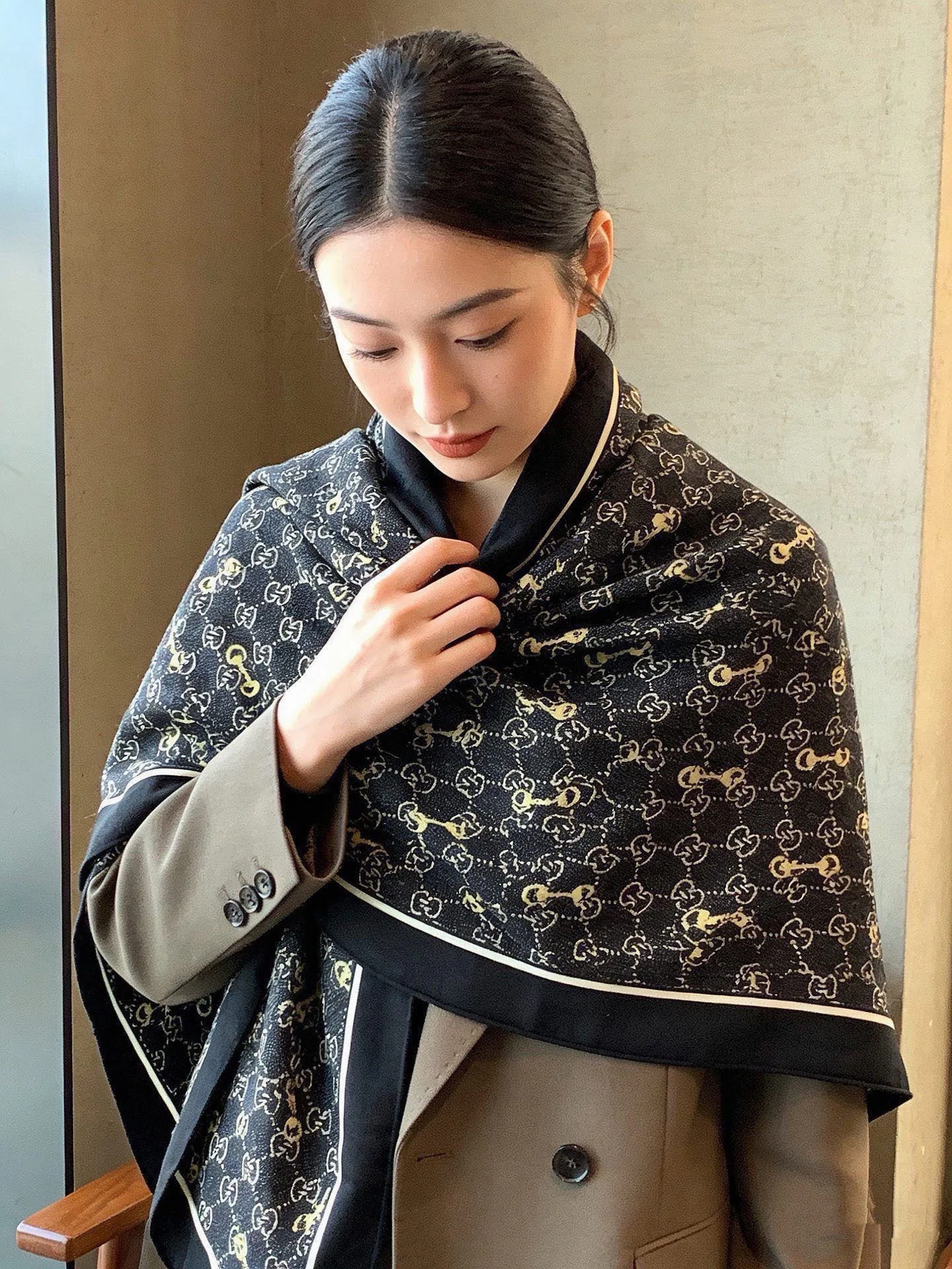 Шарфы Gucci 17543254