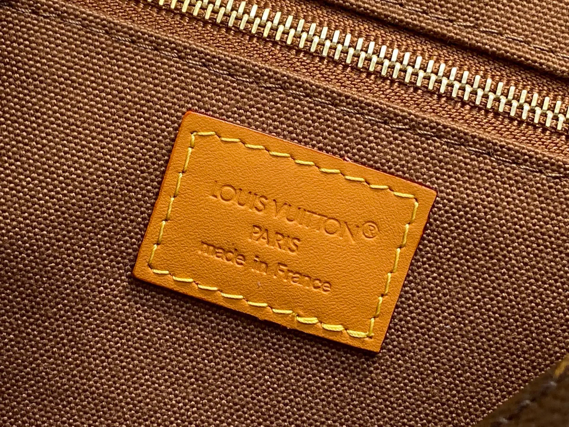 Классические Сумки Женские Louis Vuitton 18240335