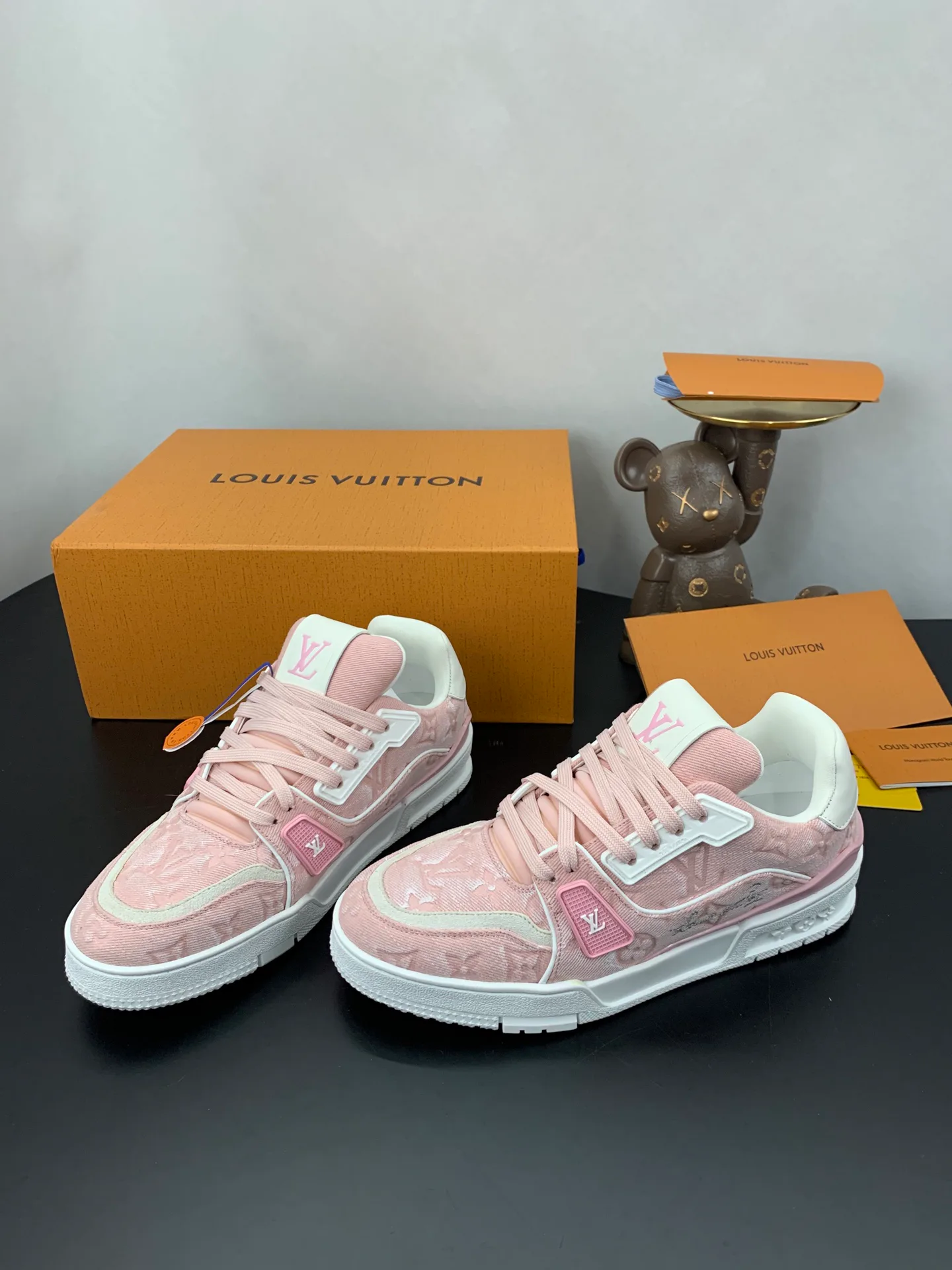 Кроссовки Женские Louis Vuitton 17545274