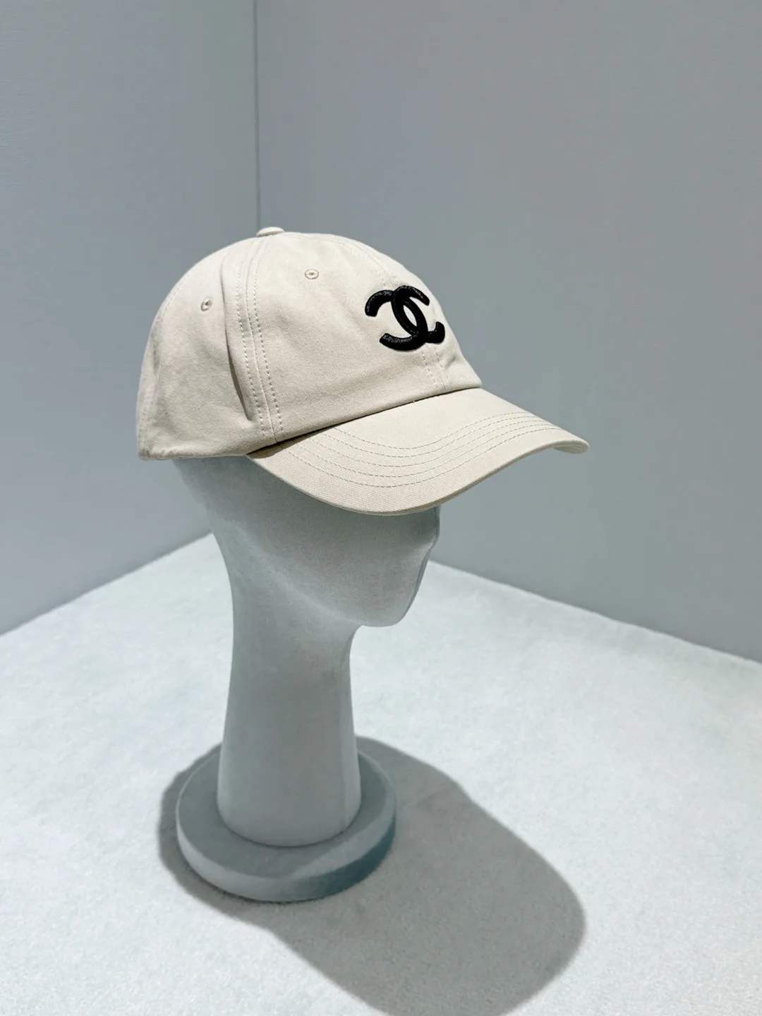 Головные Уборы Chanel 18088246